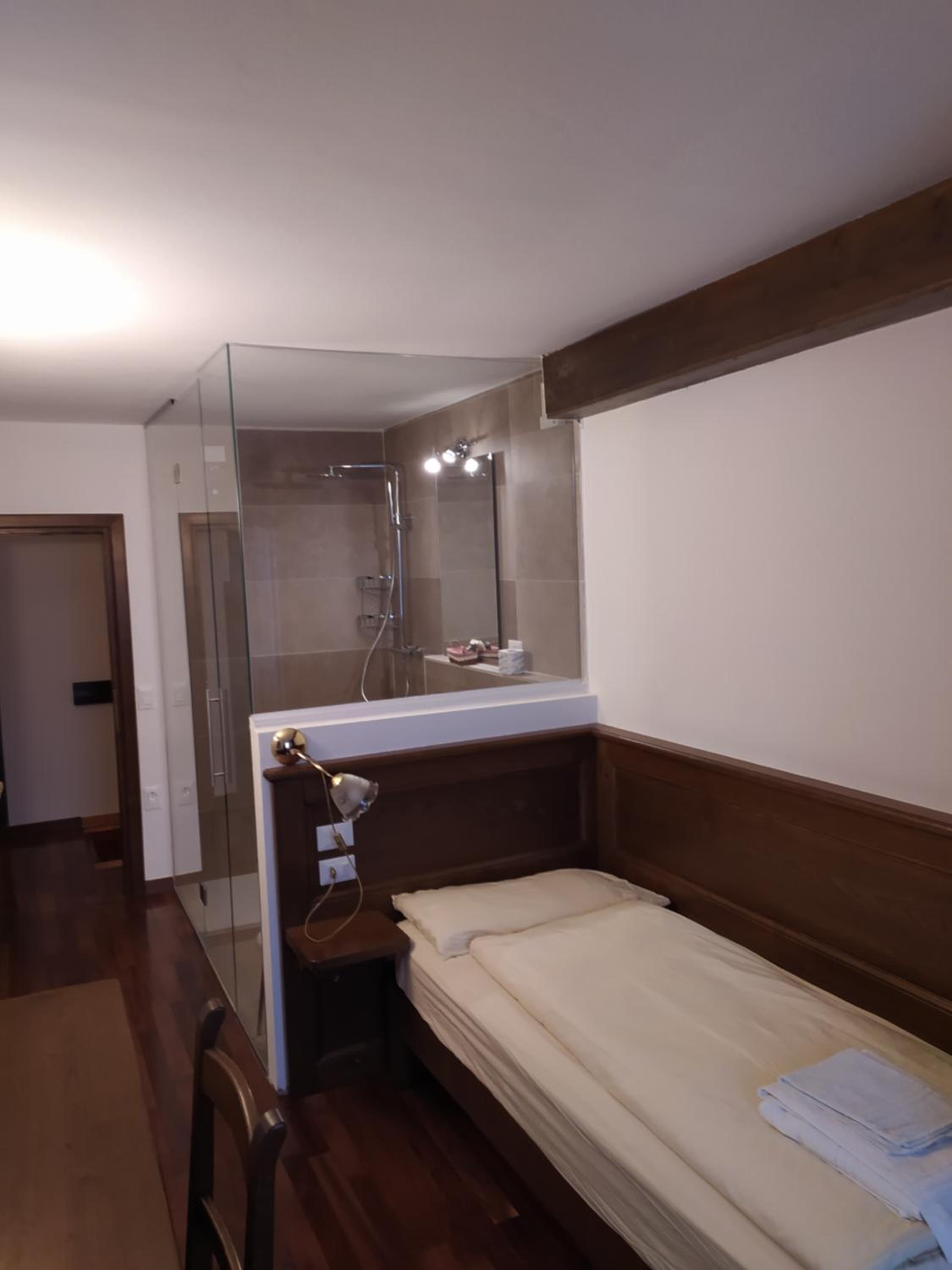 Single Room photo 3