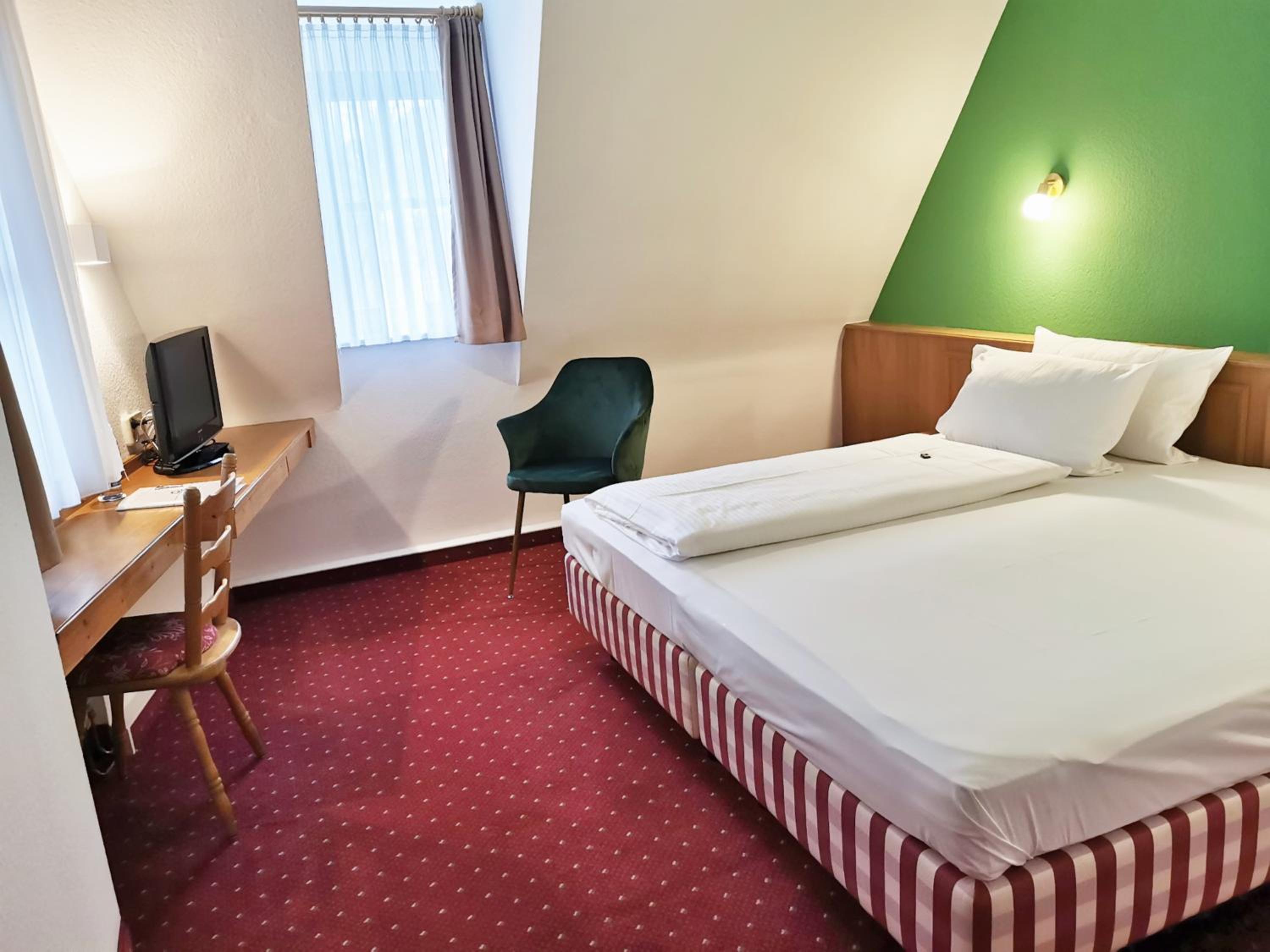 Standard Double Room - Photo 5