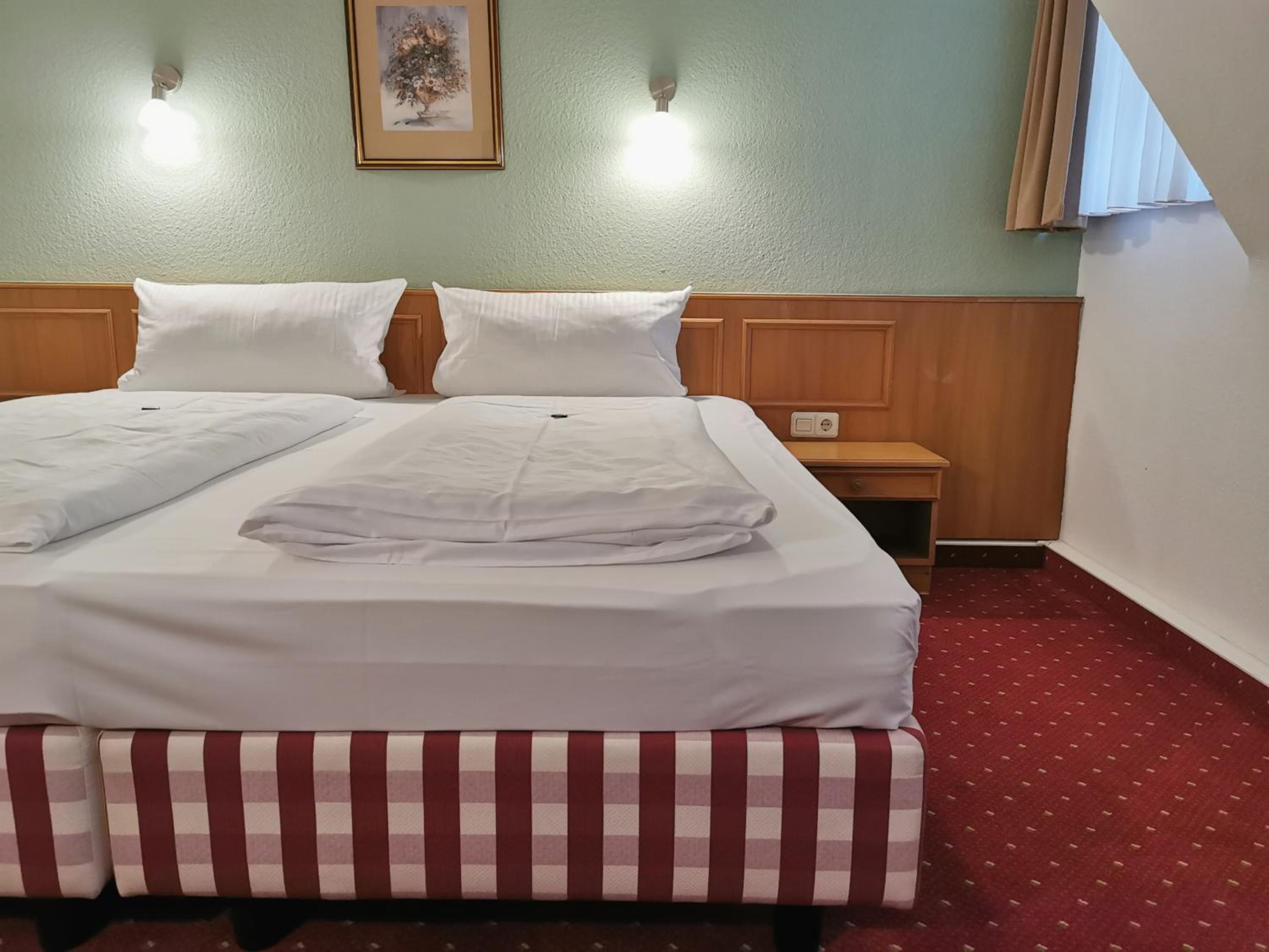 Standard Double Room - Photo 7