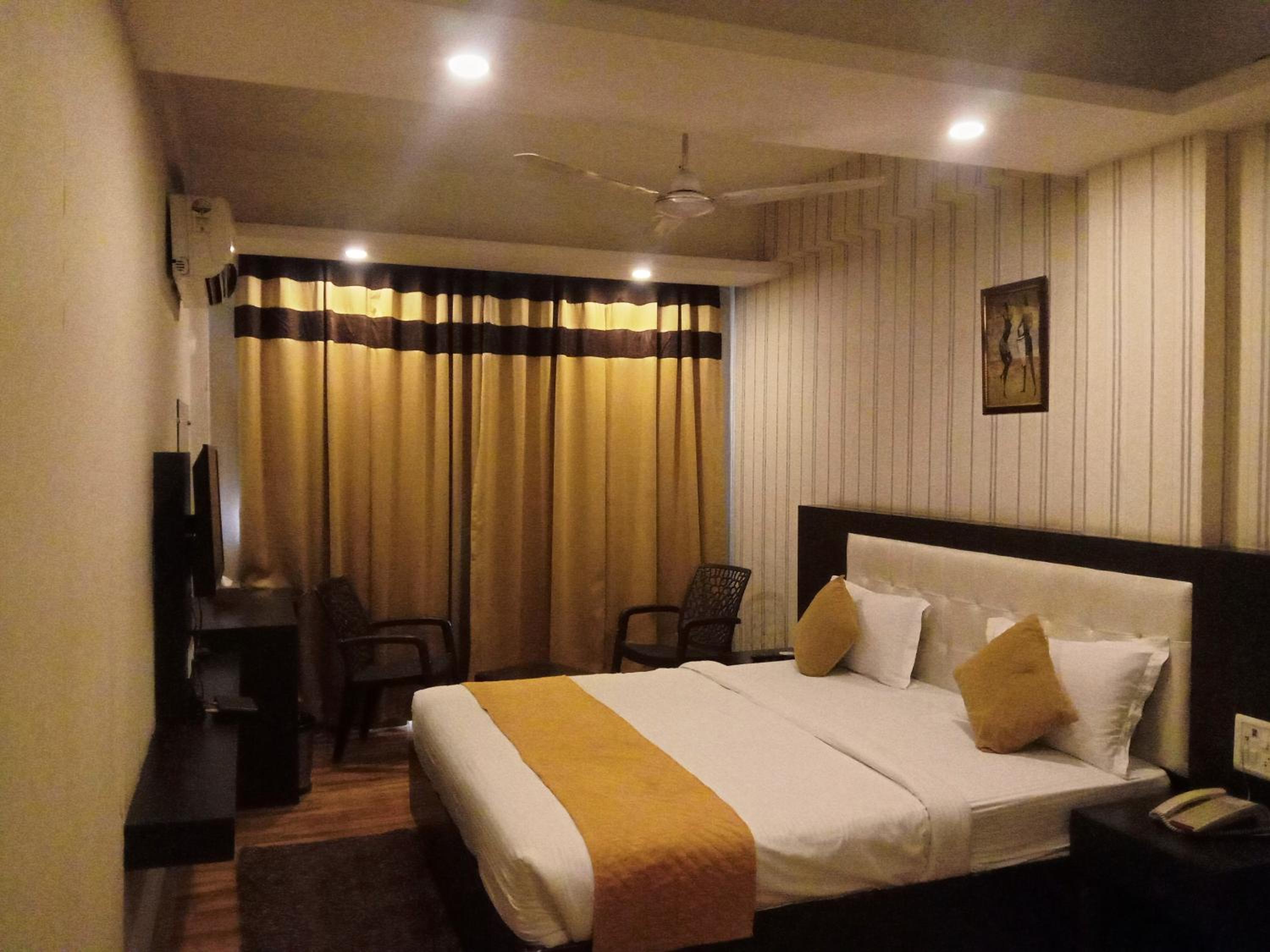 Super Deluxe Double Room with Balcony