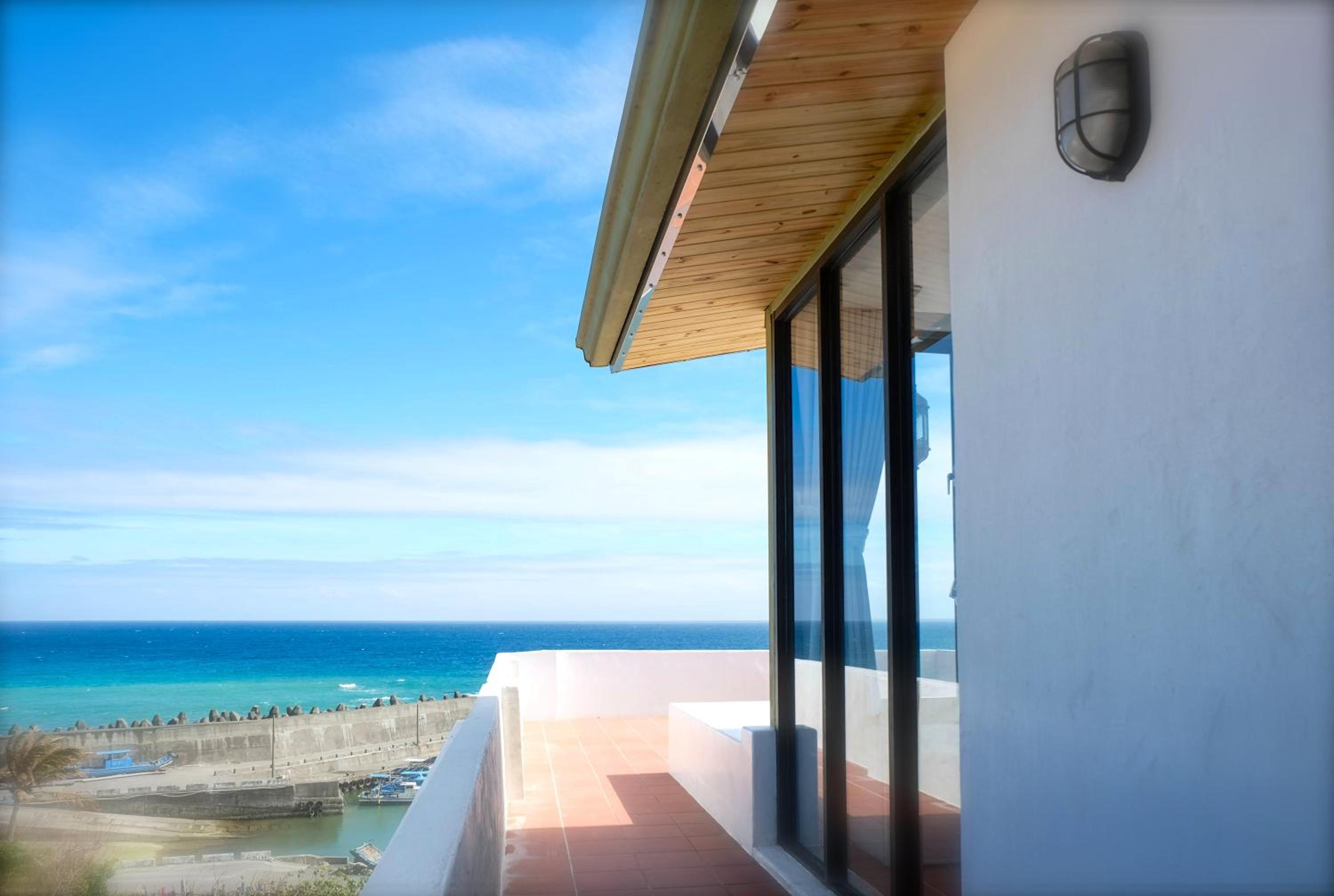 Deluxe Double Room with Balcony and Sea View - Photo 1