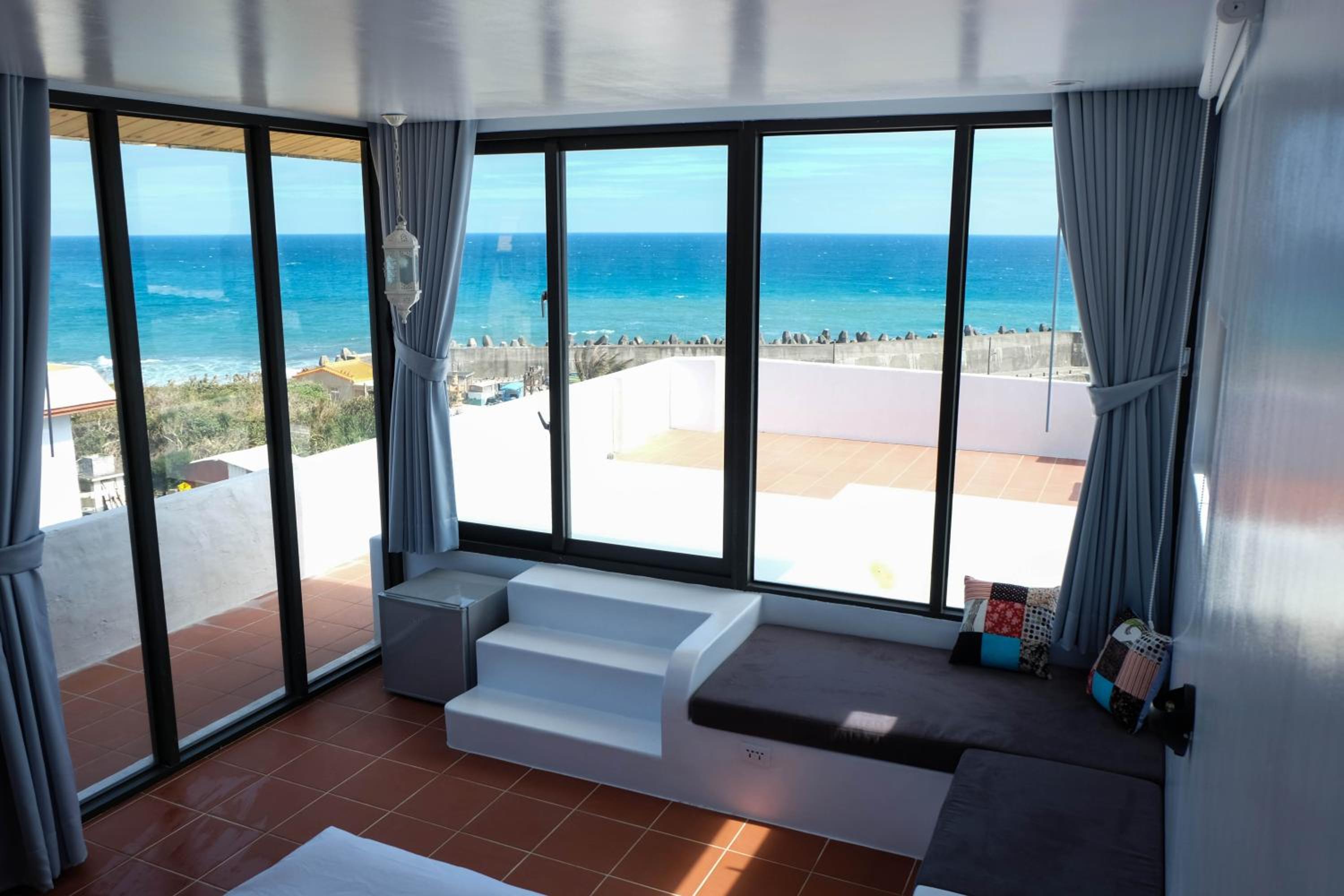 Deluxe Double Room with Balcony and Sea View - Photo 7