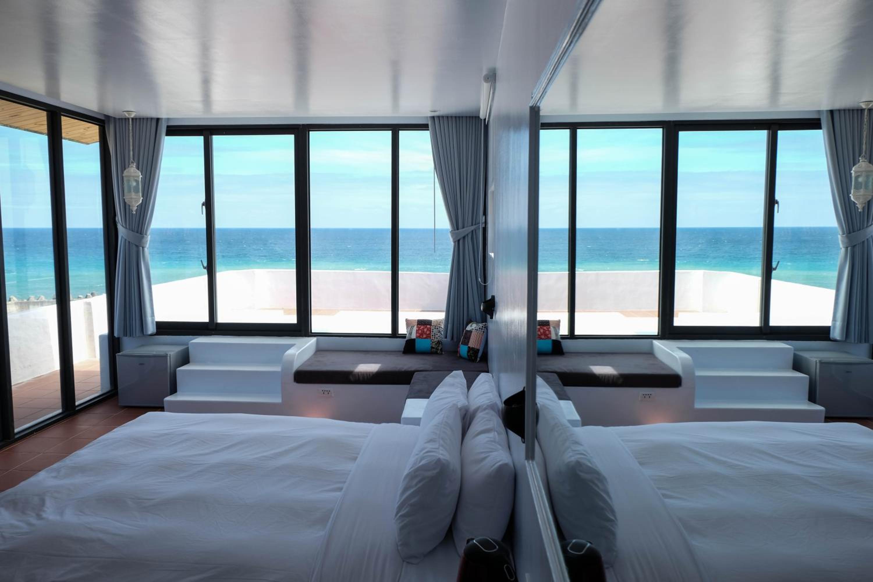 Deluxe Double Room with Balcony and Sea View - Photo 6