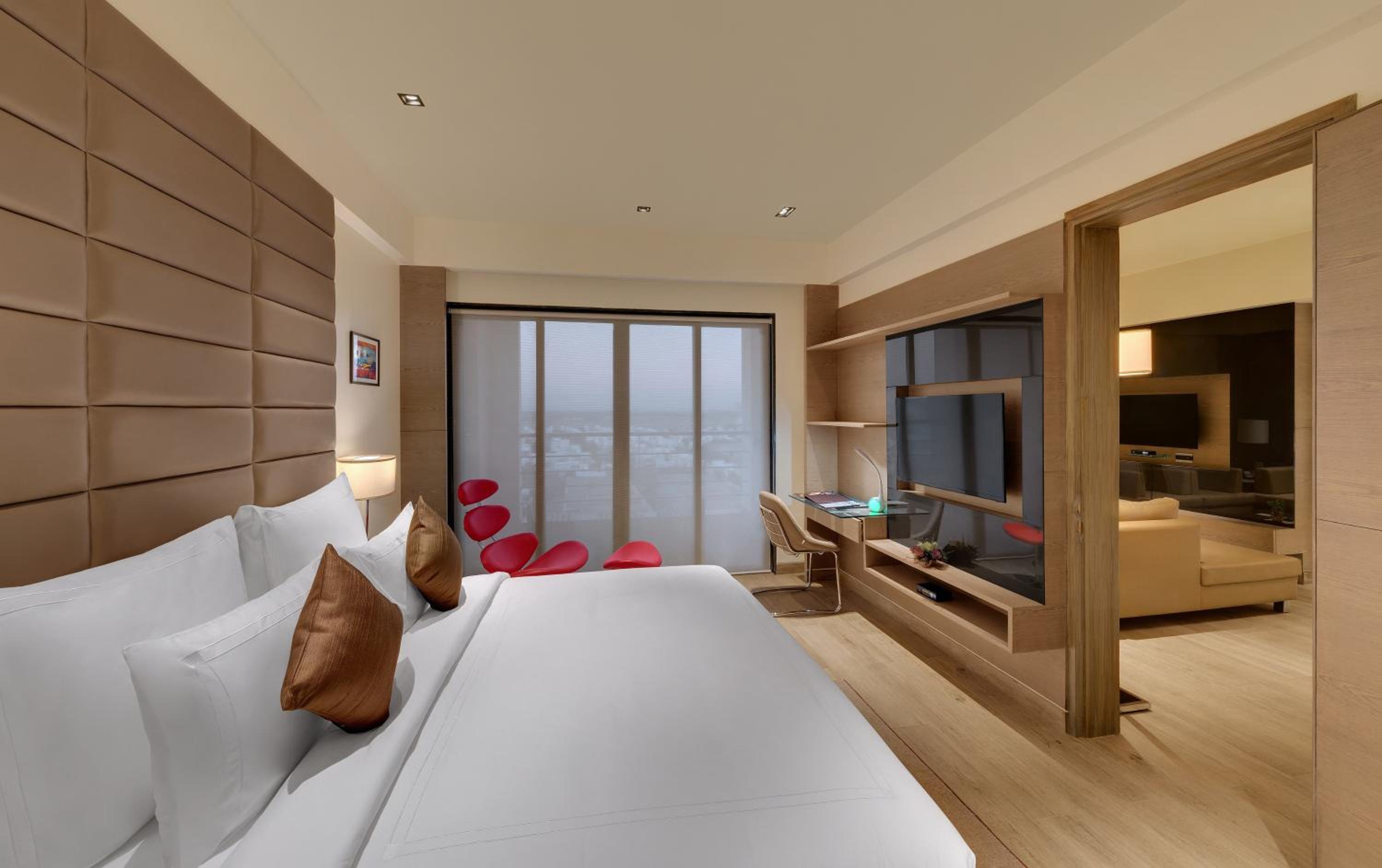 Grand Deluxe Suite, 2 Bedrooms, Balcony, Living Room, City or Garden View, Non-Smoking - 15% Discount on Food & Beverages - Photo 9