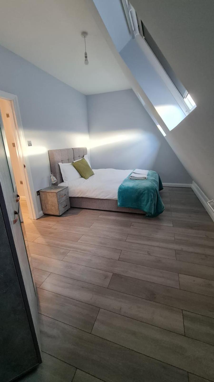 One-Bedroom Apartment photo 2