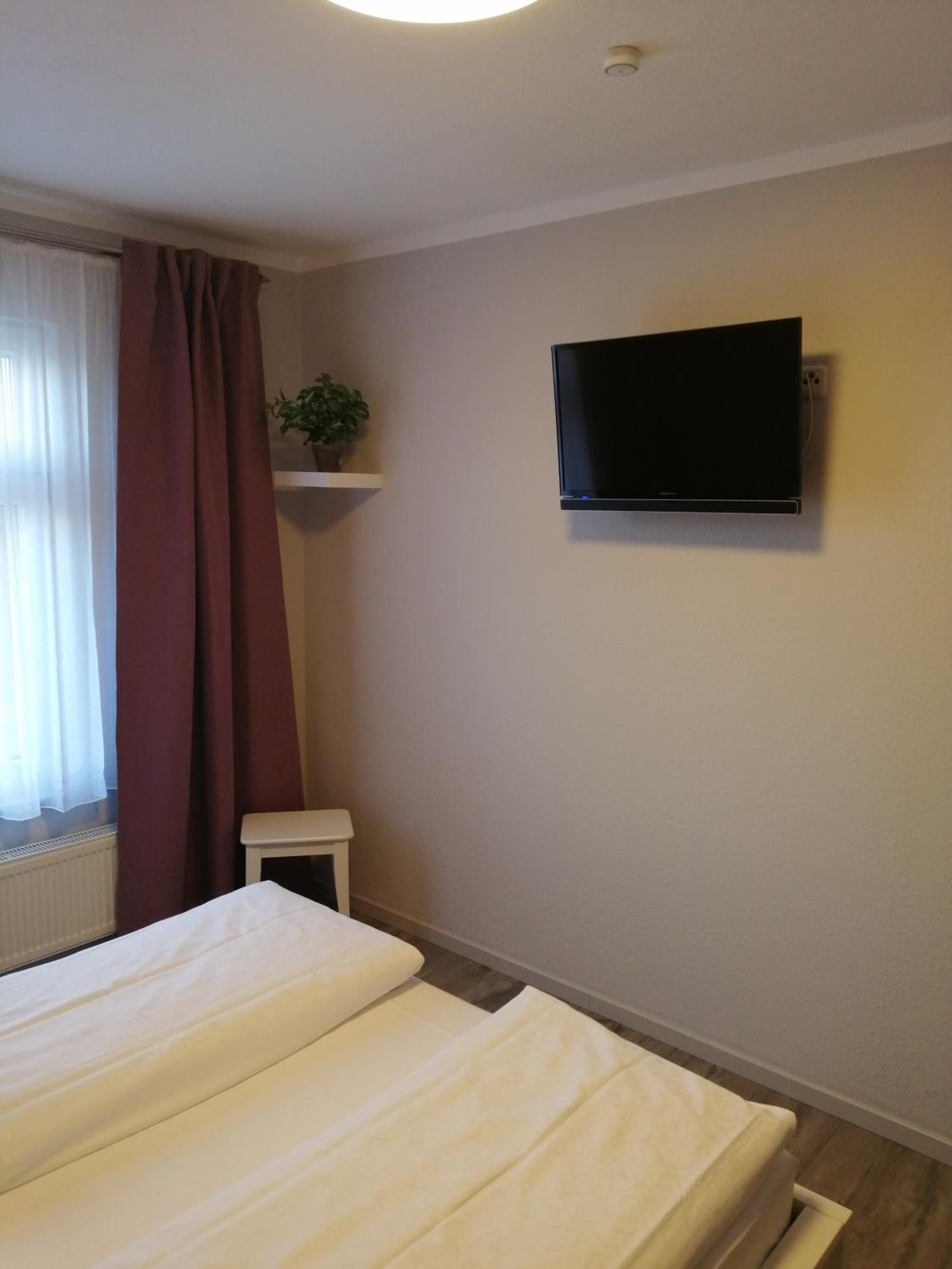 Double Room - Photo 8