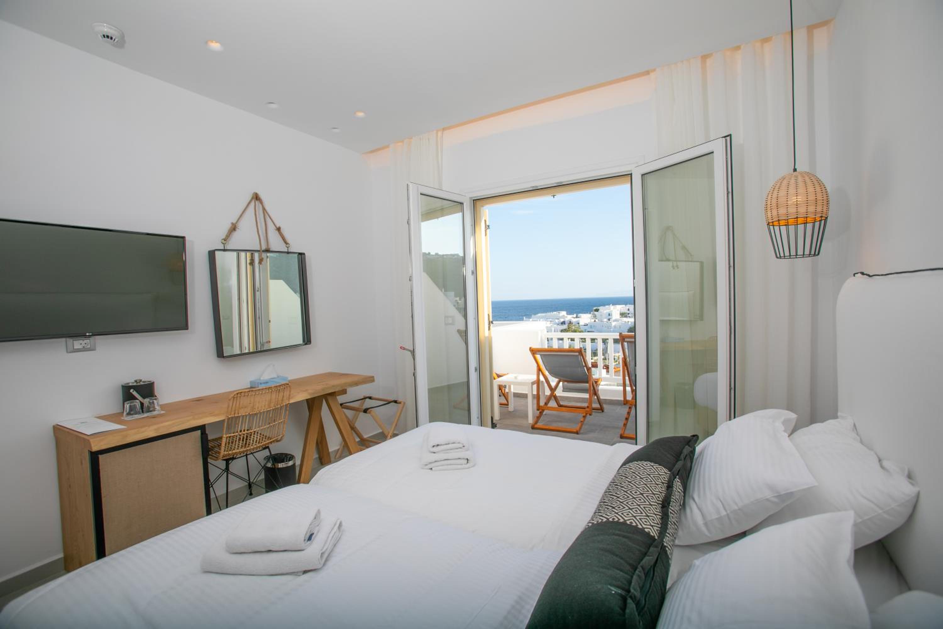 Deluxe Double or Twin Room with Sea View - Photo 9
