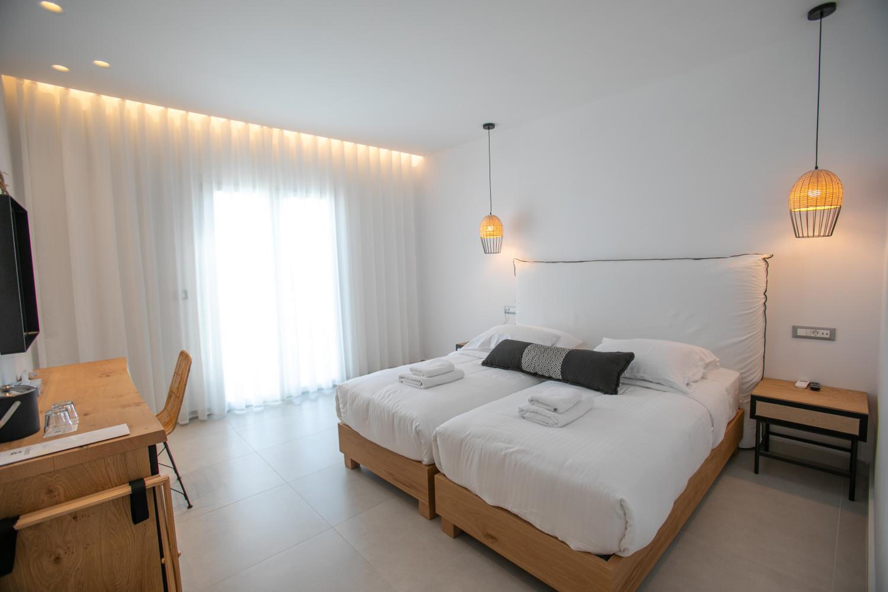 Deluxe Double or Twin Room with Sea View - Photo 15