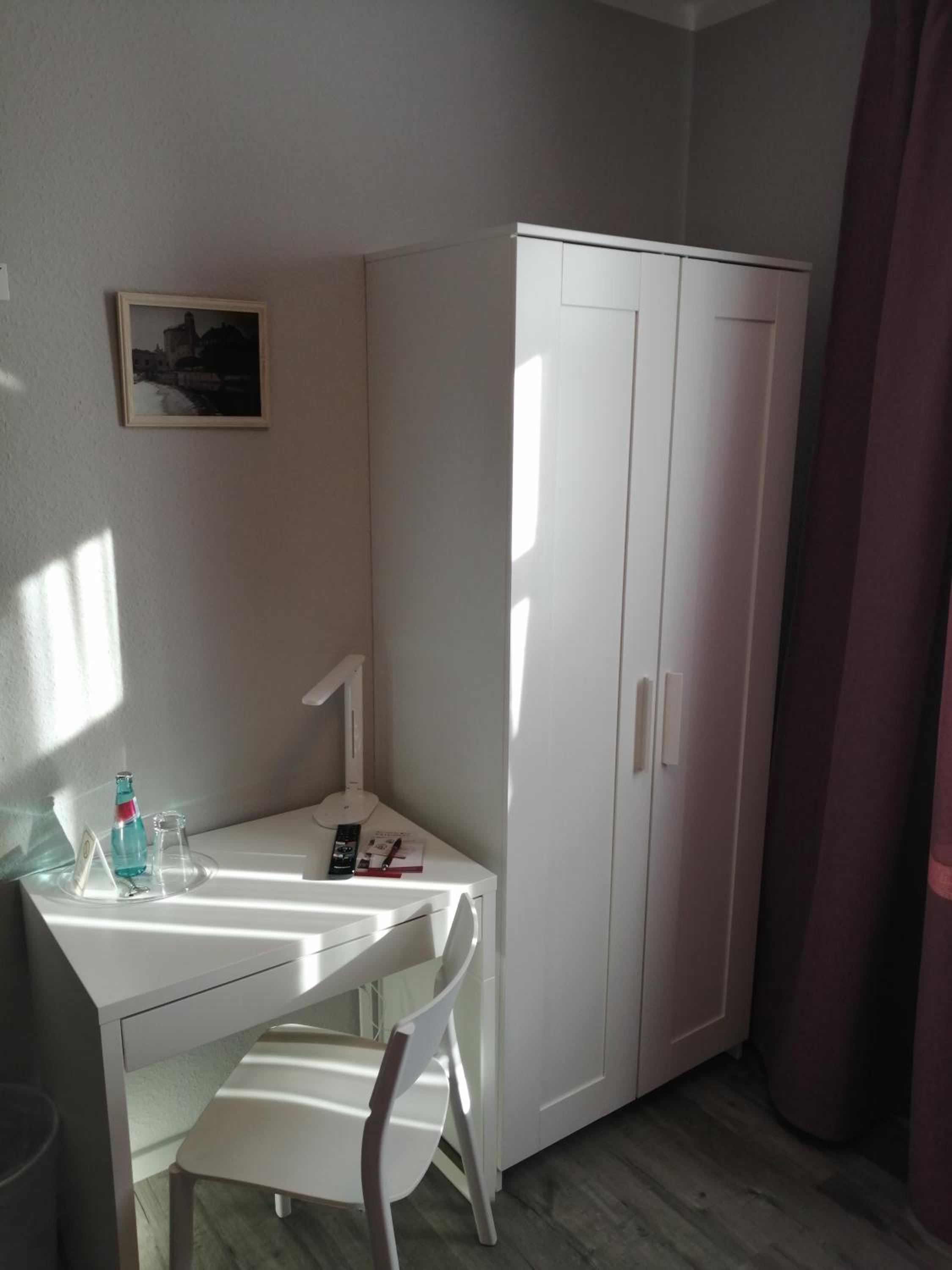 Single Room photo 3