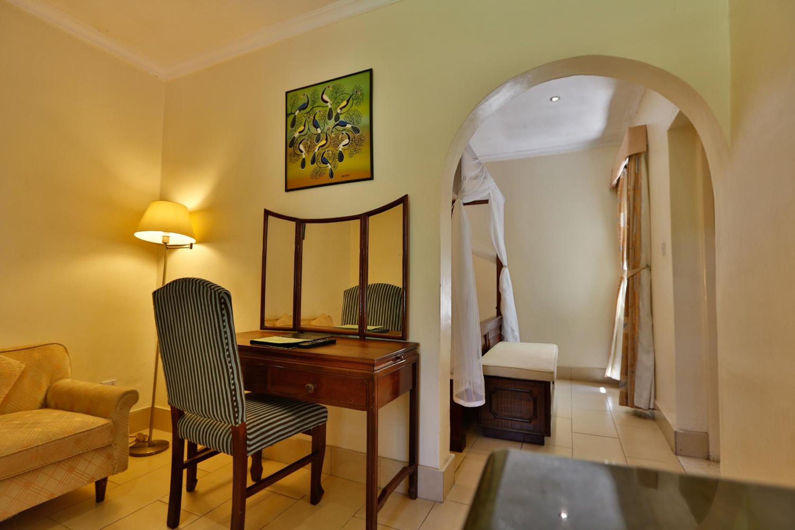 Executive Suite - Photo 8