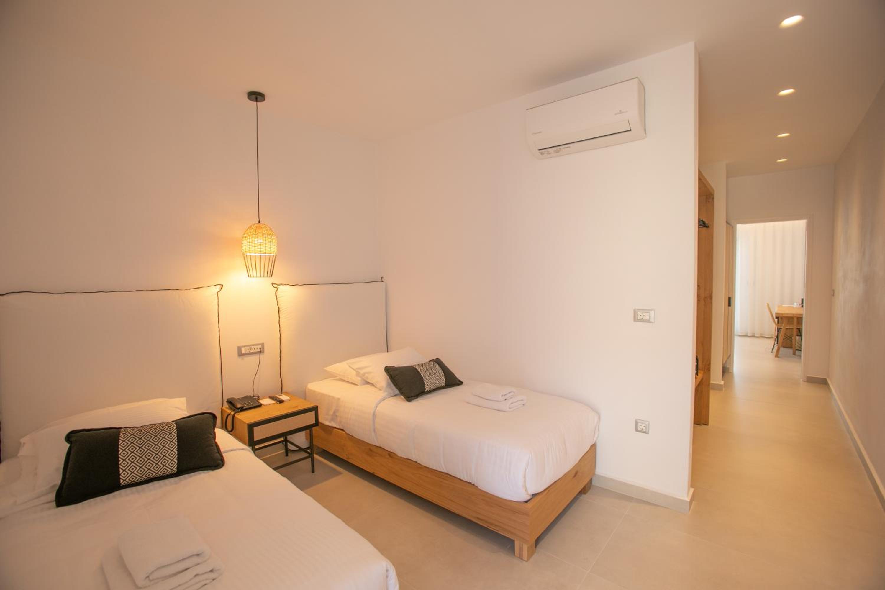 Deluxe Family Room with Side Sea View - Photo 8