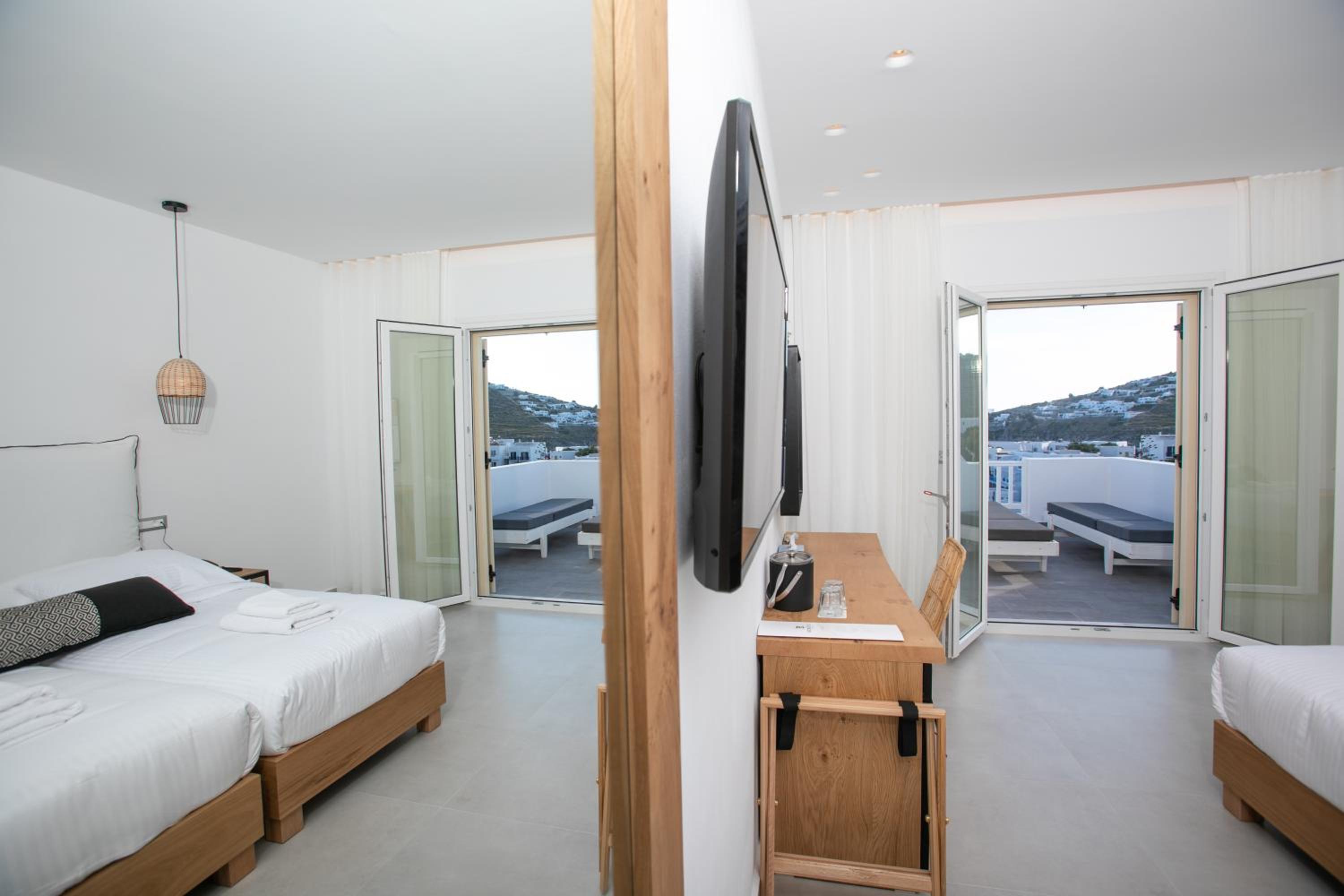 Deluxe Family Room with Sea View - Photo 8