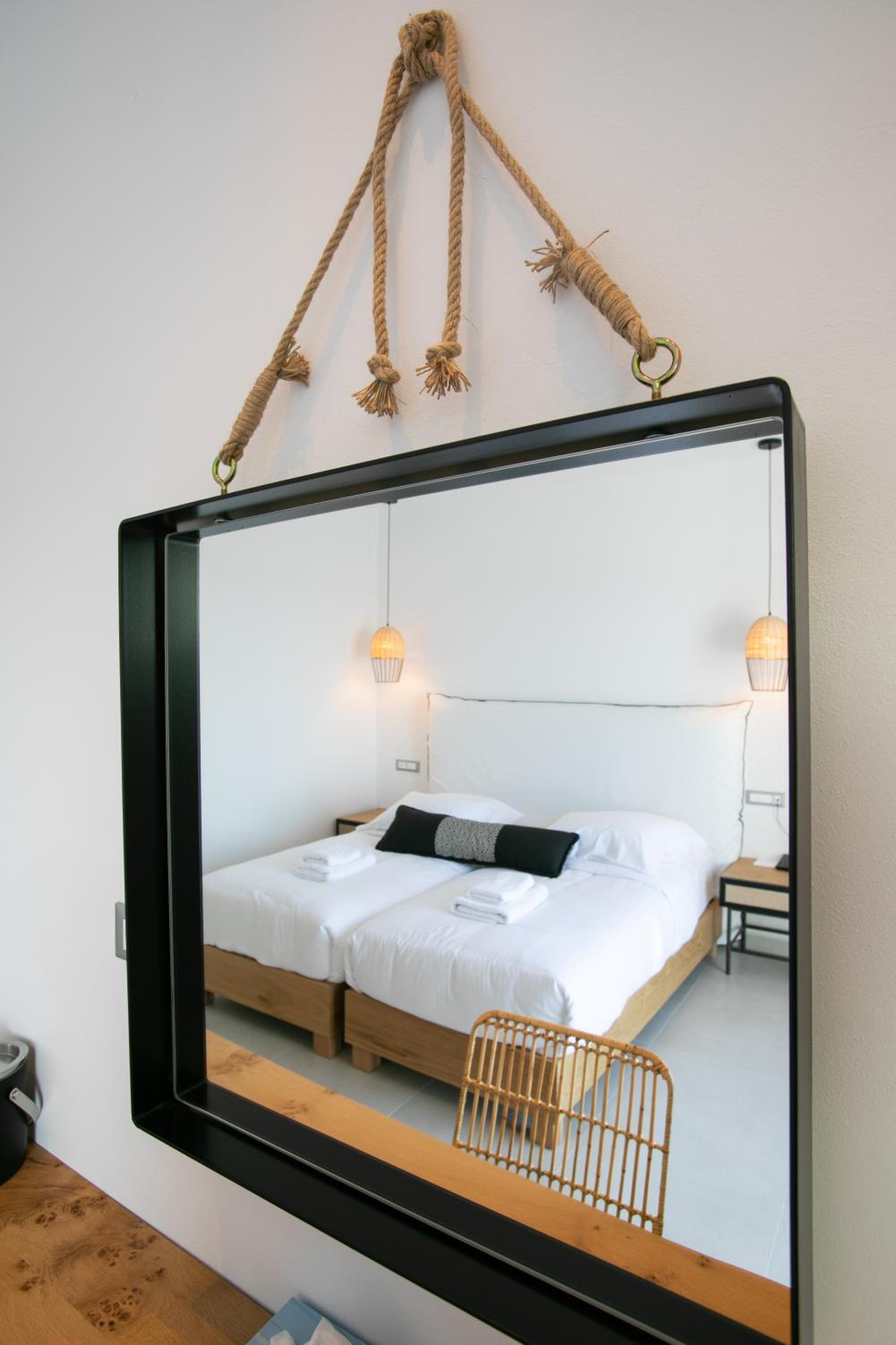 Deluxe Triple Room with Sea View - Photo 9