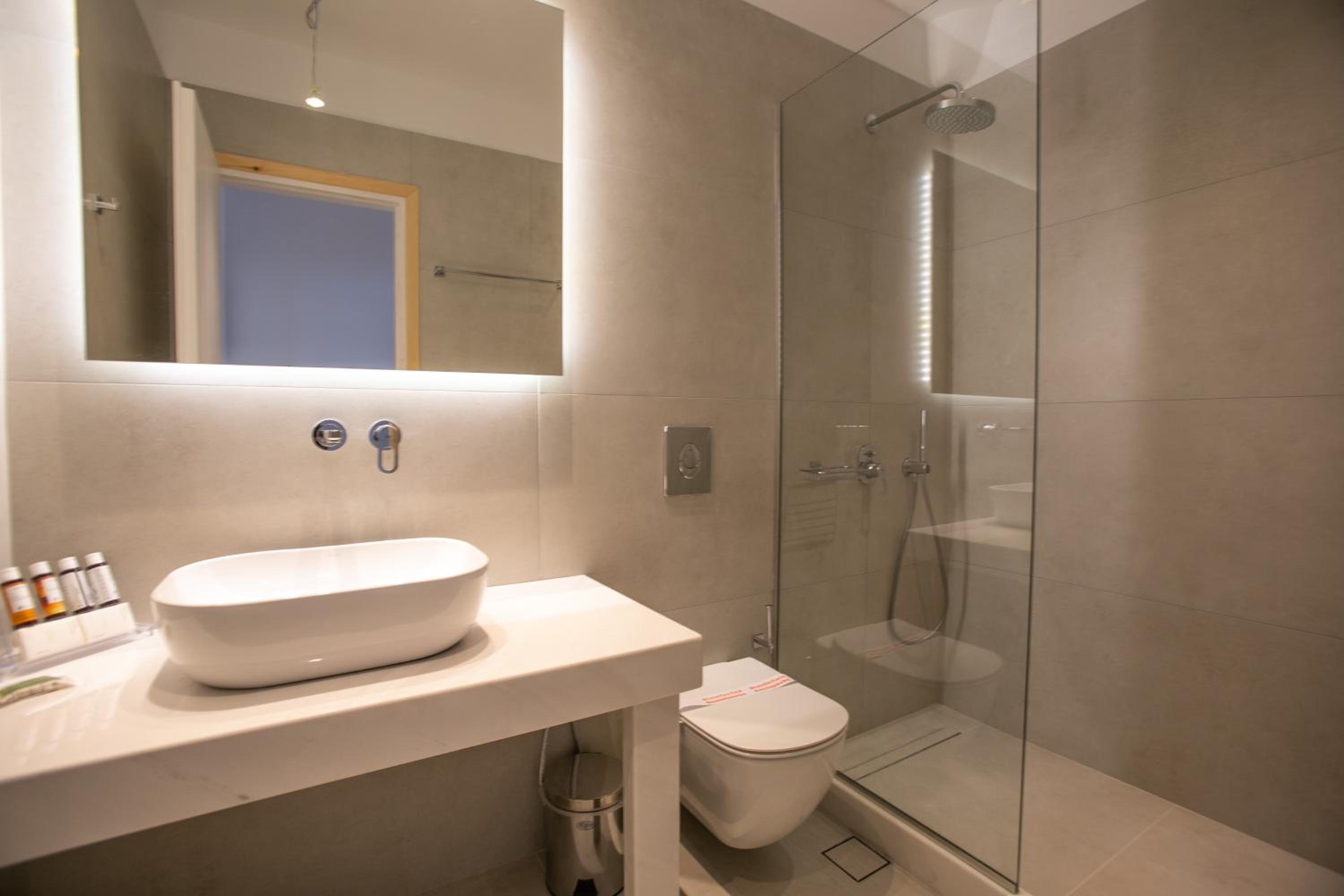 Deluxe Double or Twin Room with Sea View - Photo 8