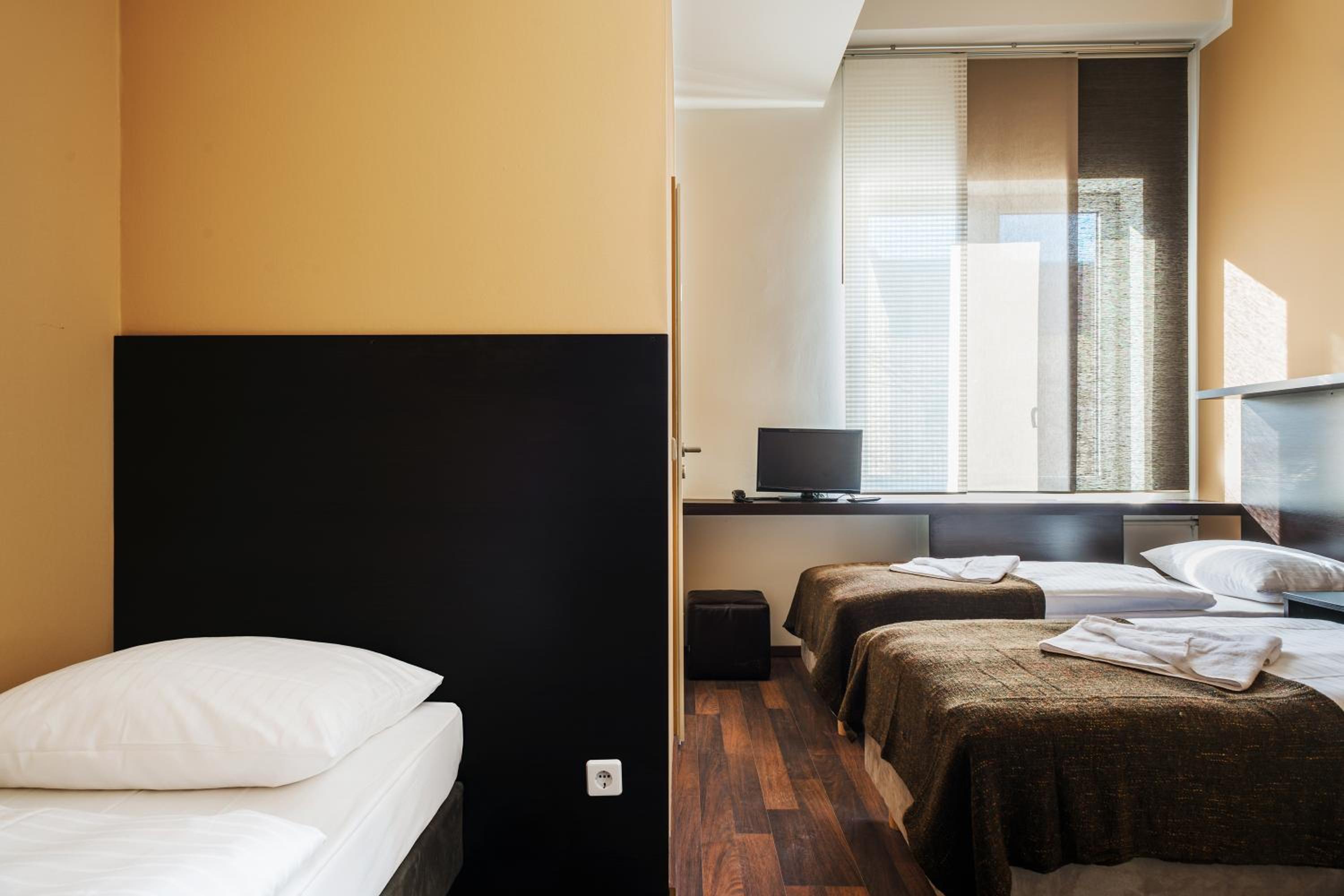 Triple Room thumbnail 5