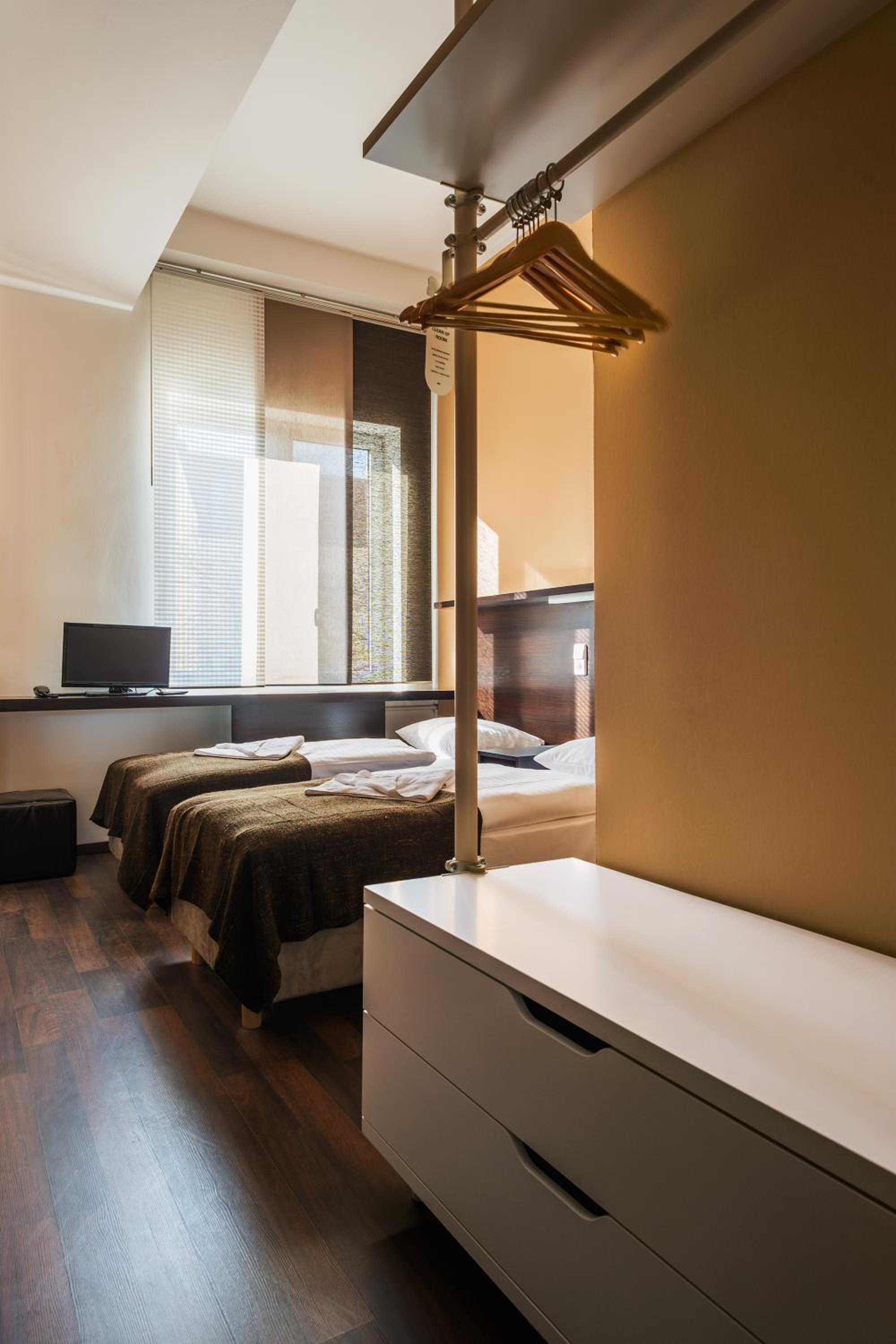 Triple Room thumbnail 6