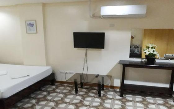 Family Room with Private Bathroom photo 2
