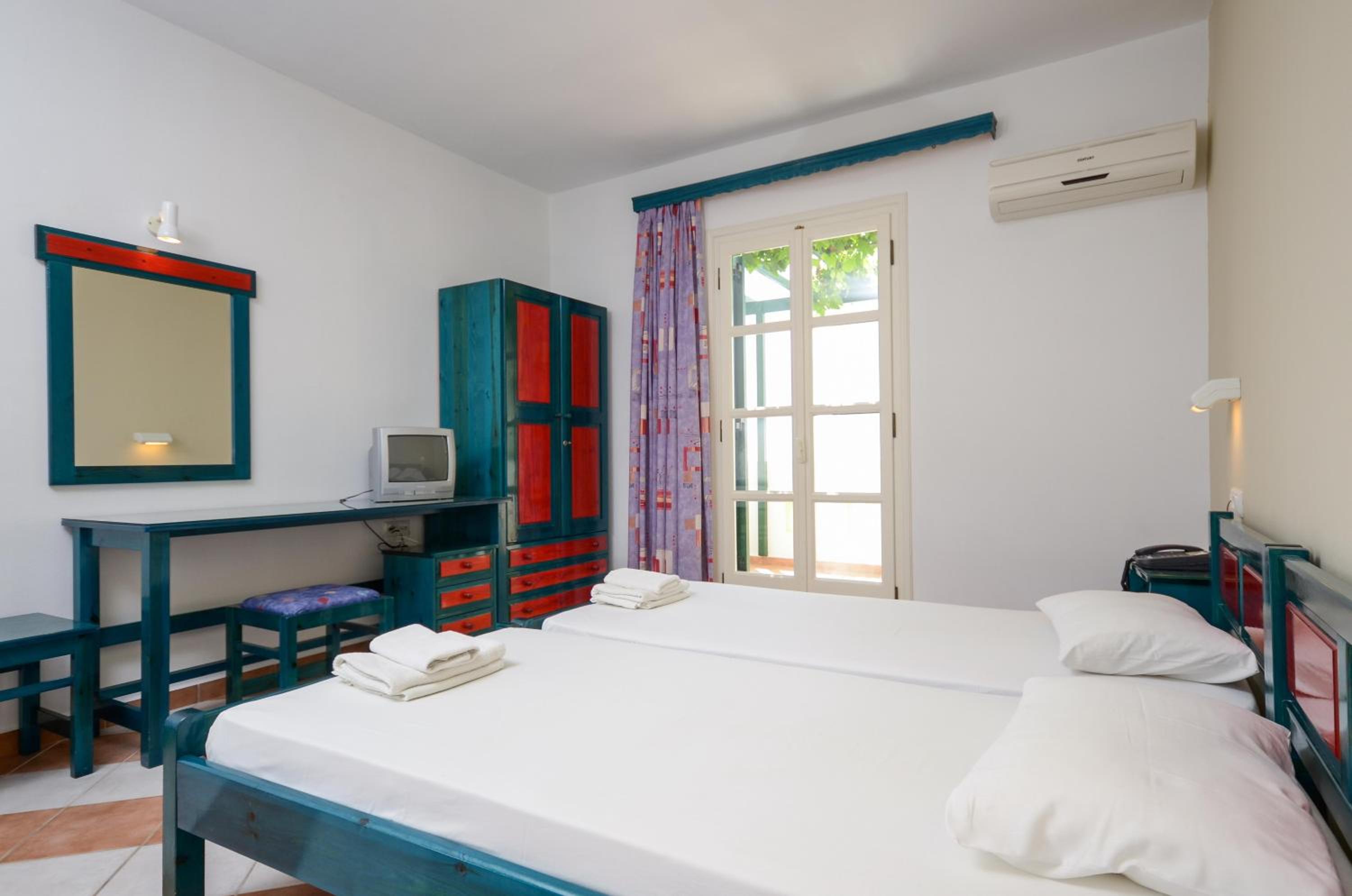 Triple Room with Pool View