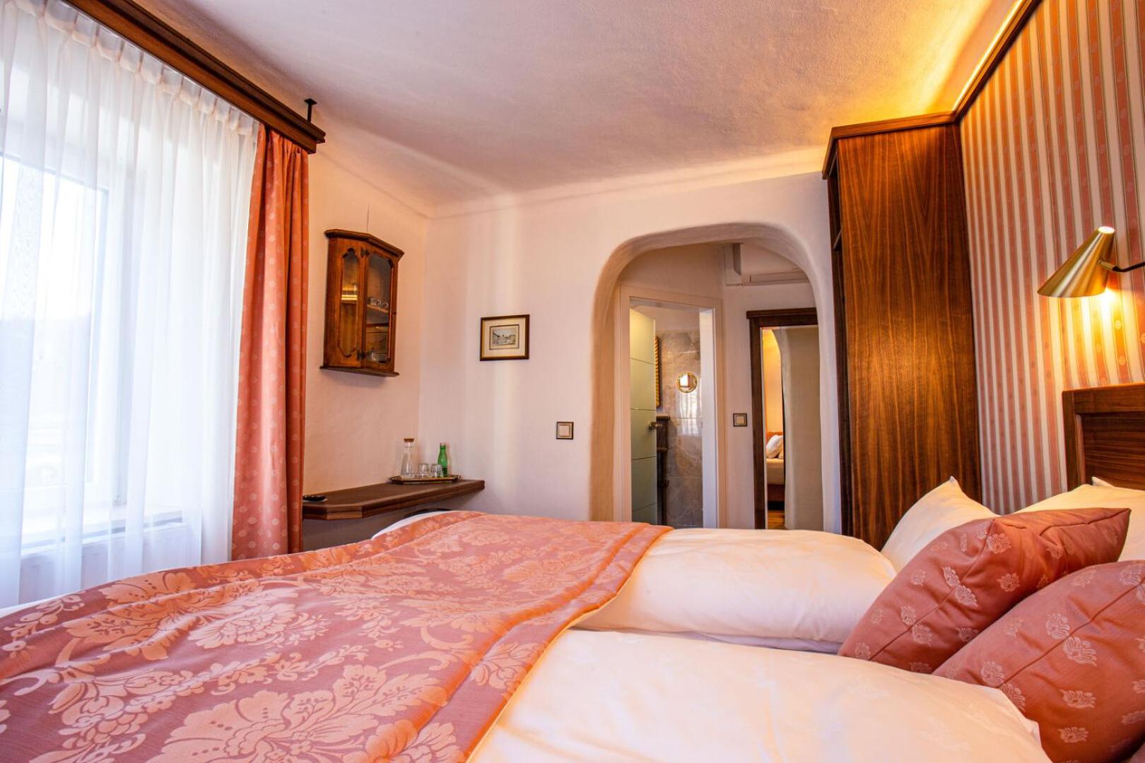 Deluxe Room - Photo 17
