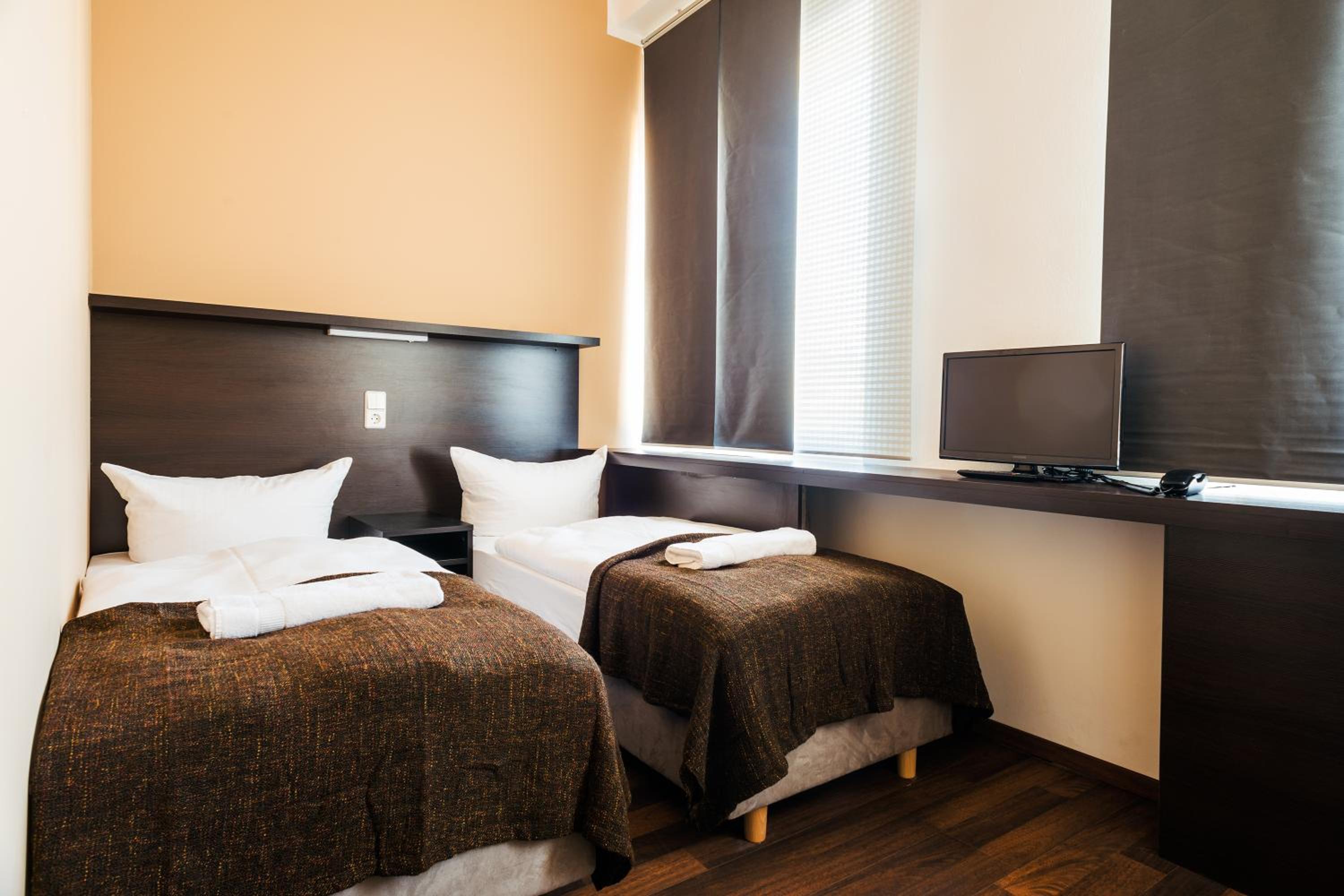 Double or Twin Room thumbnail 6
