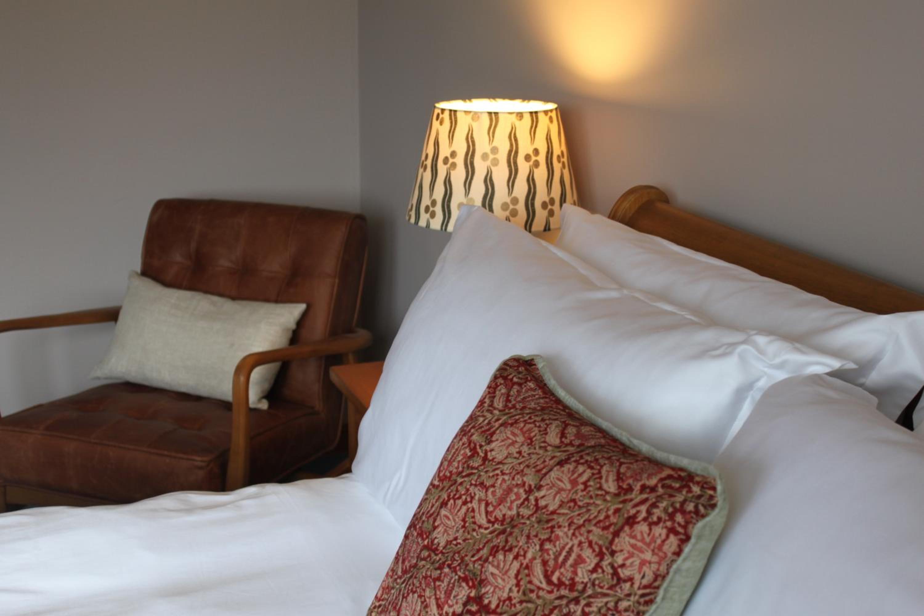 Deluxe Double Room with Shower - Photo 5