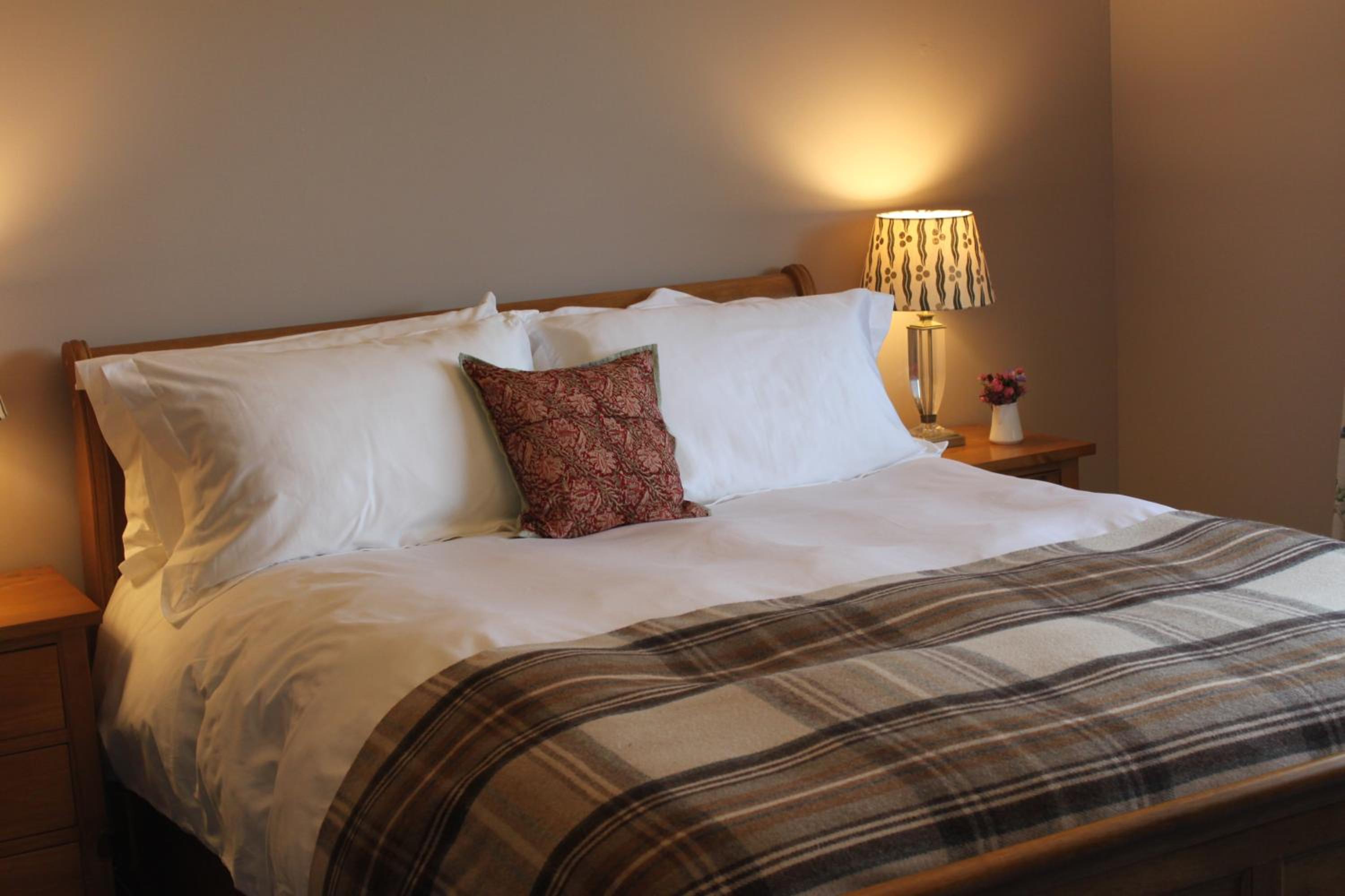 Deluxe Double Room with Shower - Photo 8