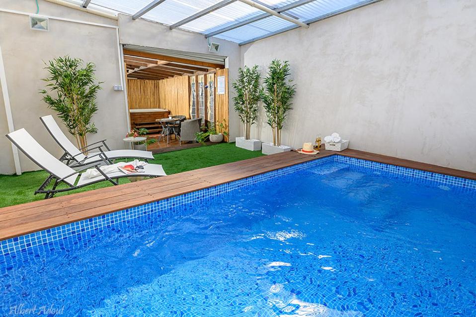 Deluxe Suite with Spa Bath photo 2