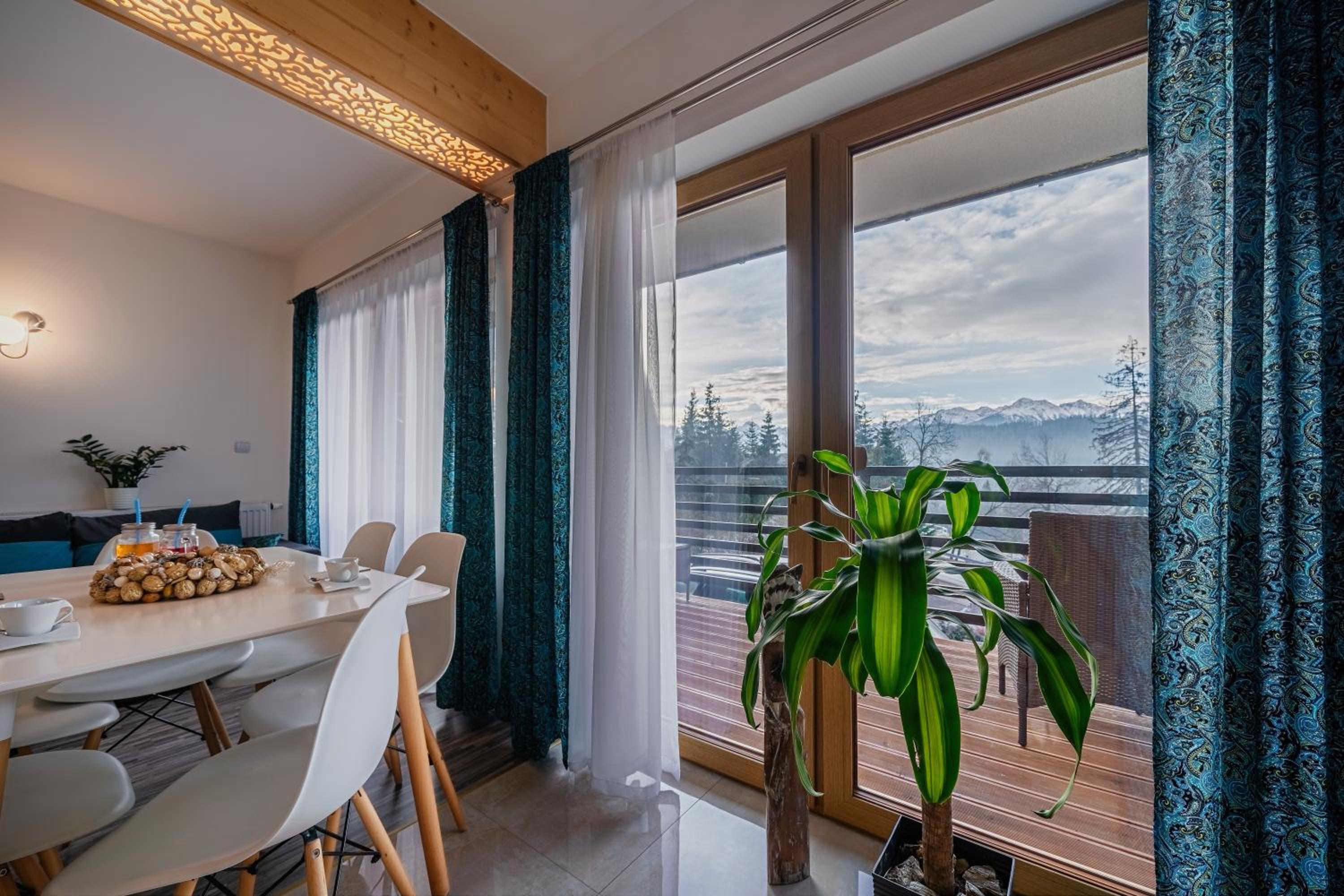 Apartment with Mountain View photo 2