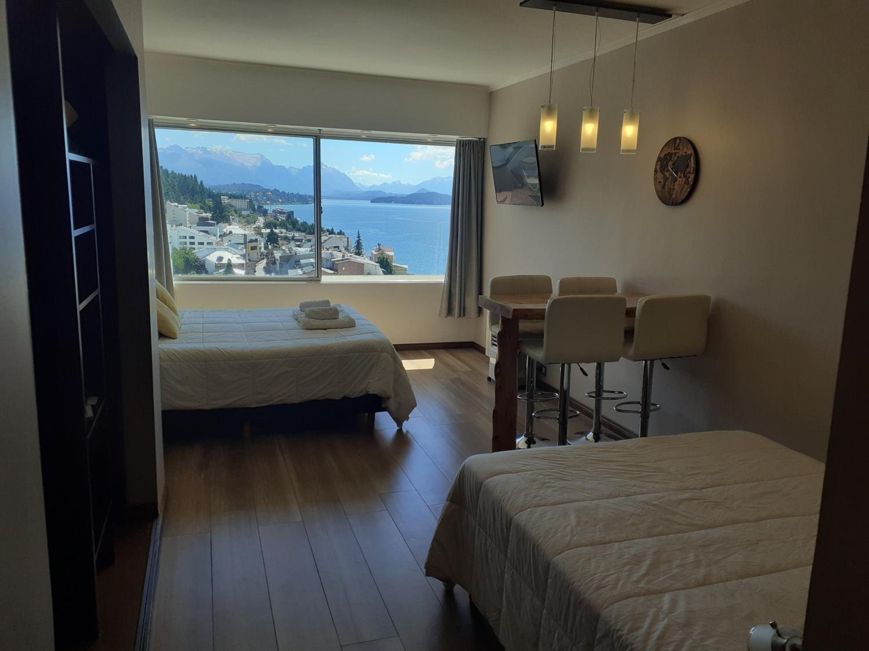 Apartment with Lake View