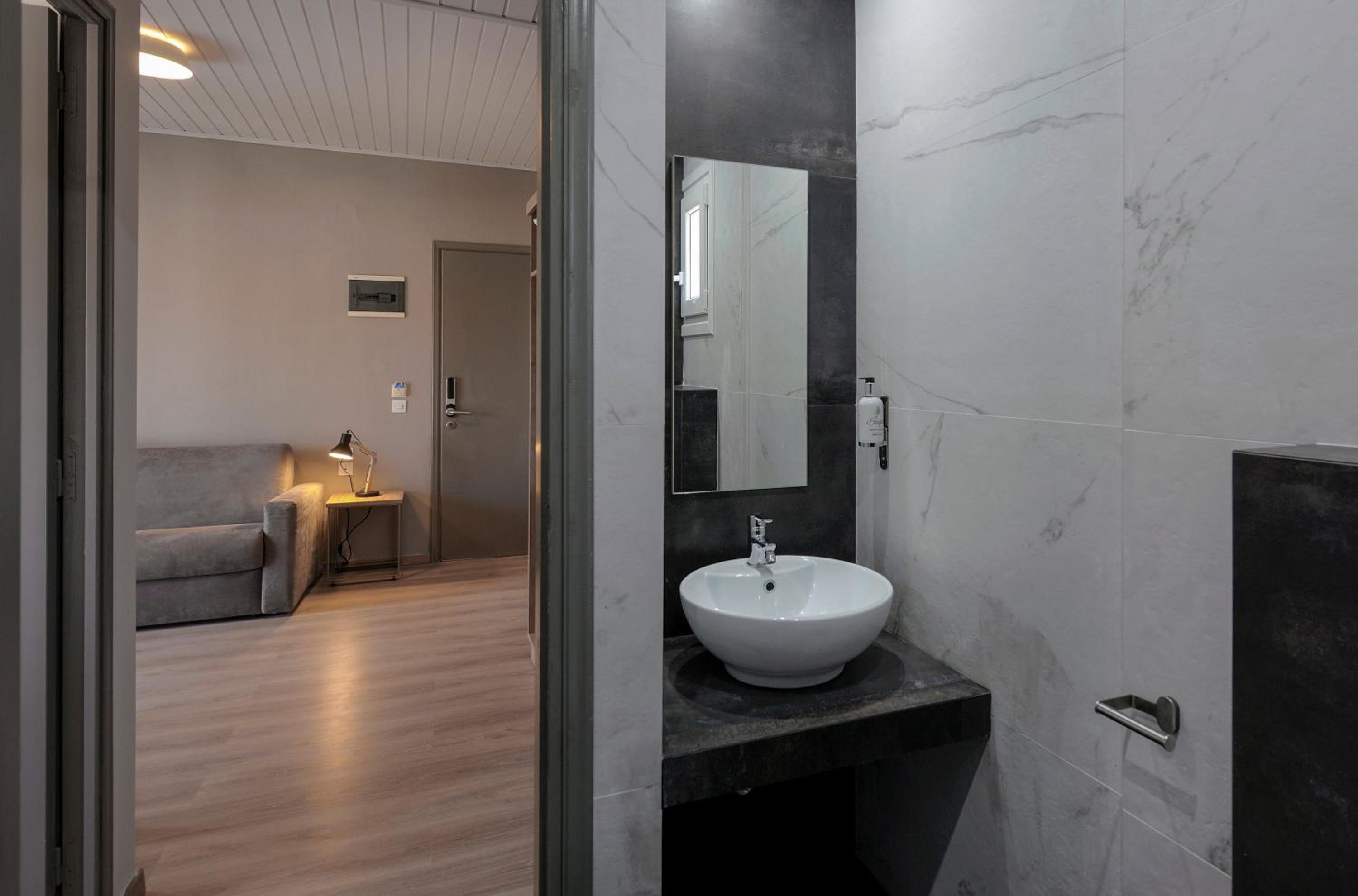 Deluxe King Suite photo 2