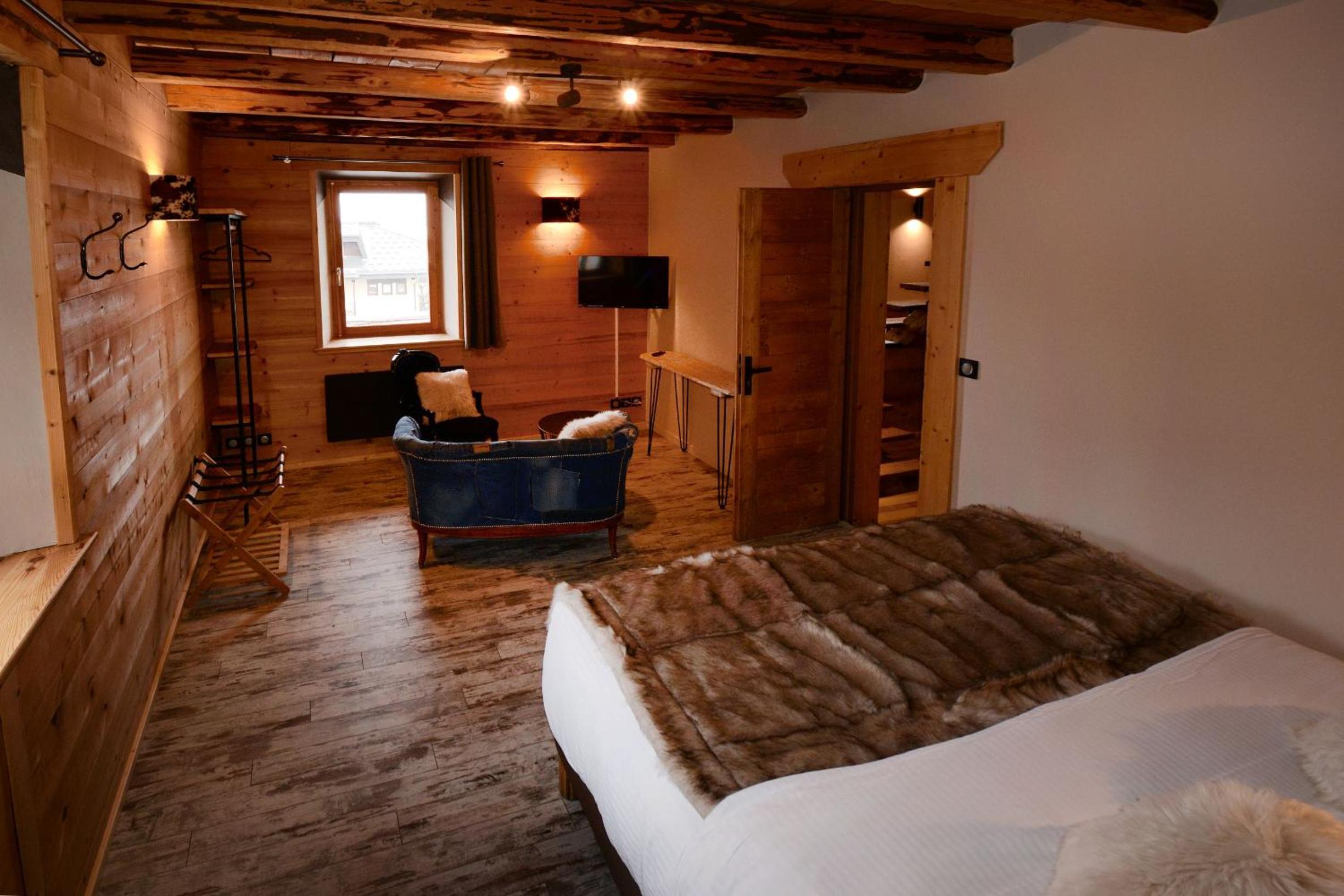 Superior Deluxe Double or Twin Room  photo 2