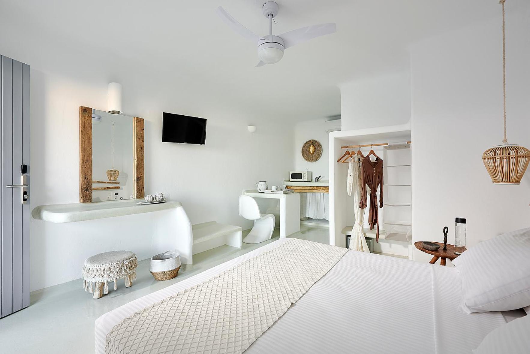 Deluxe Double Room with Garden View - Photo 22