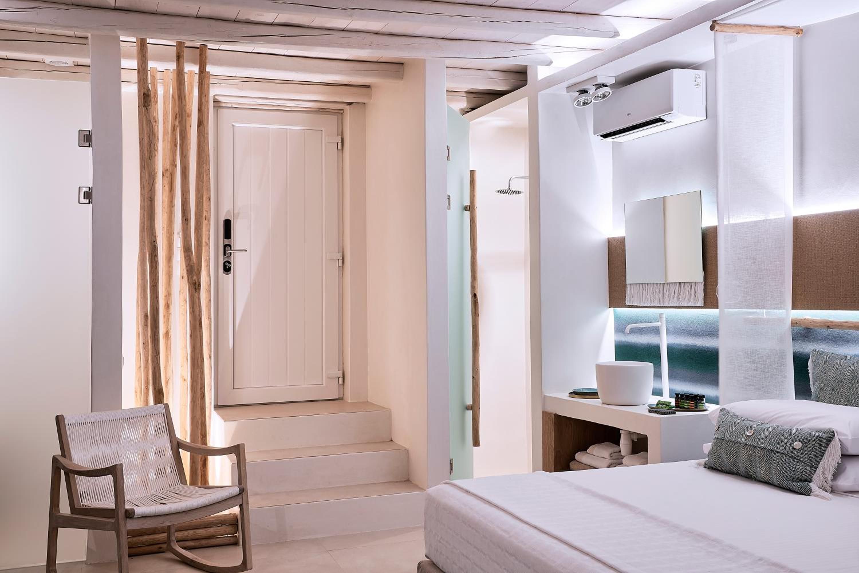 Superior Suite with Private Pool - Photo 10
