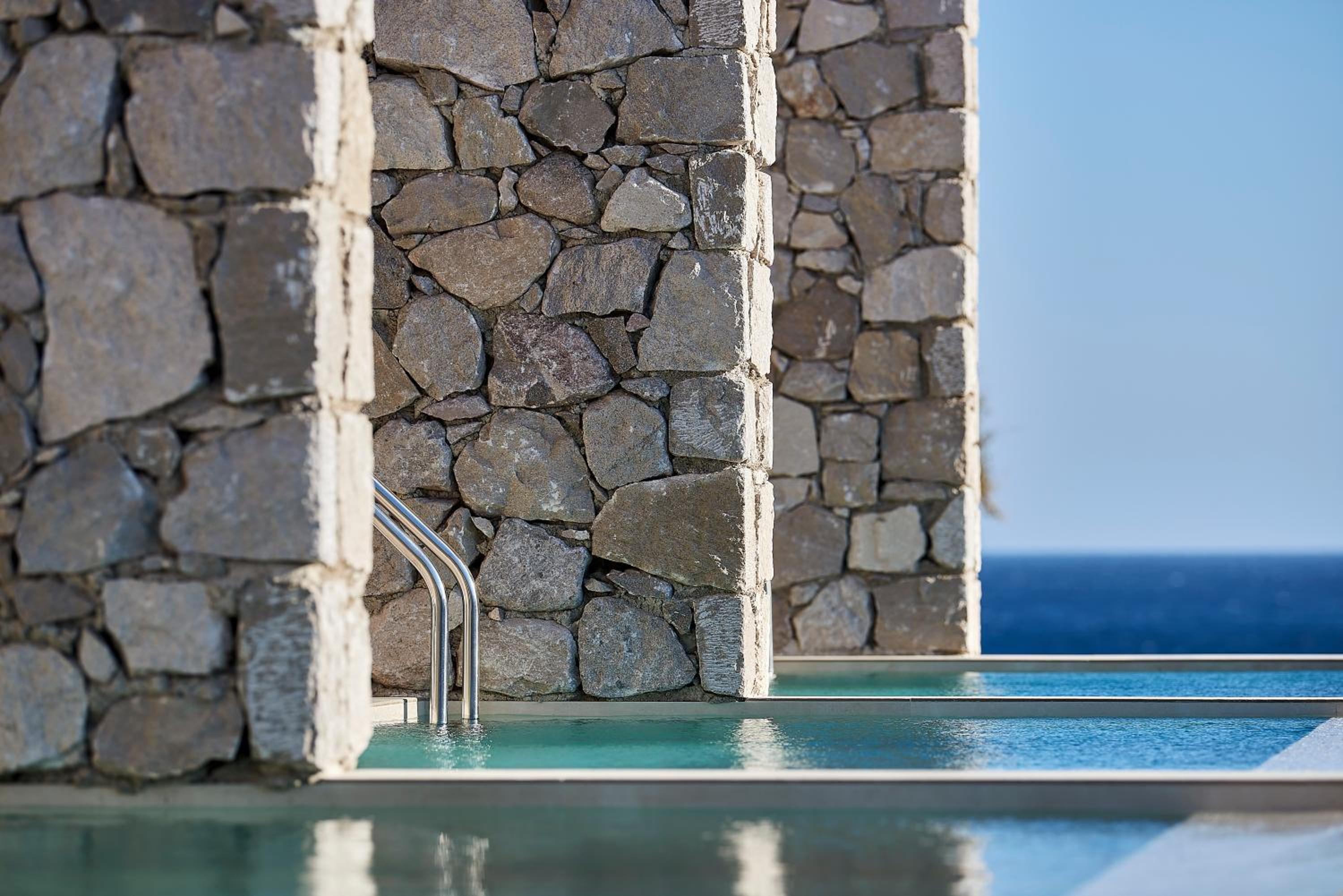 Superior Suite with Private Pool - Photo 9