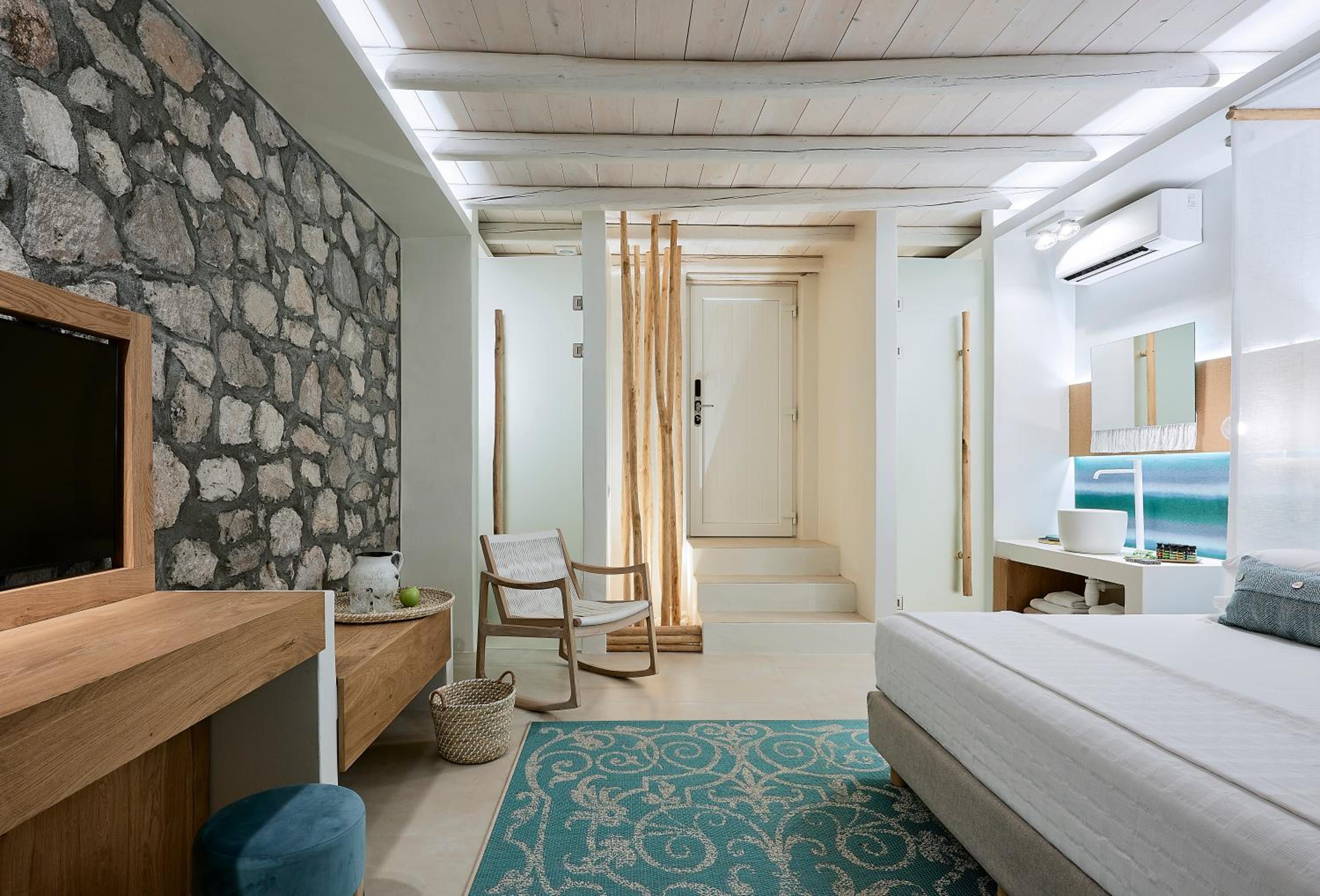 Superior Suite with Private Pool - Photo 6