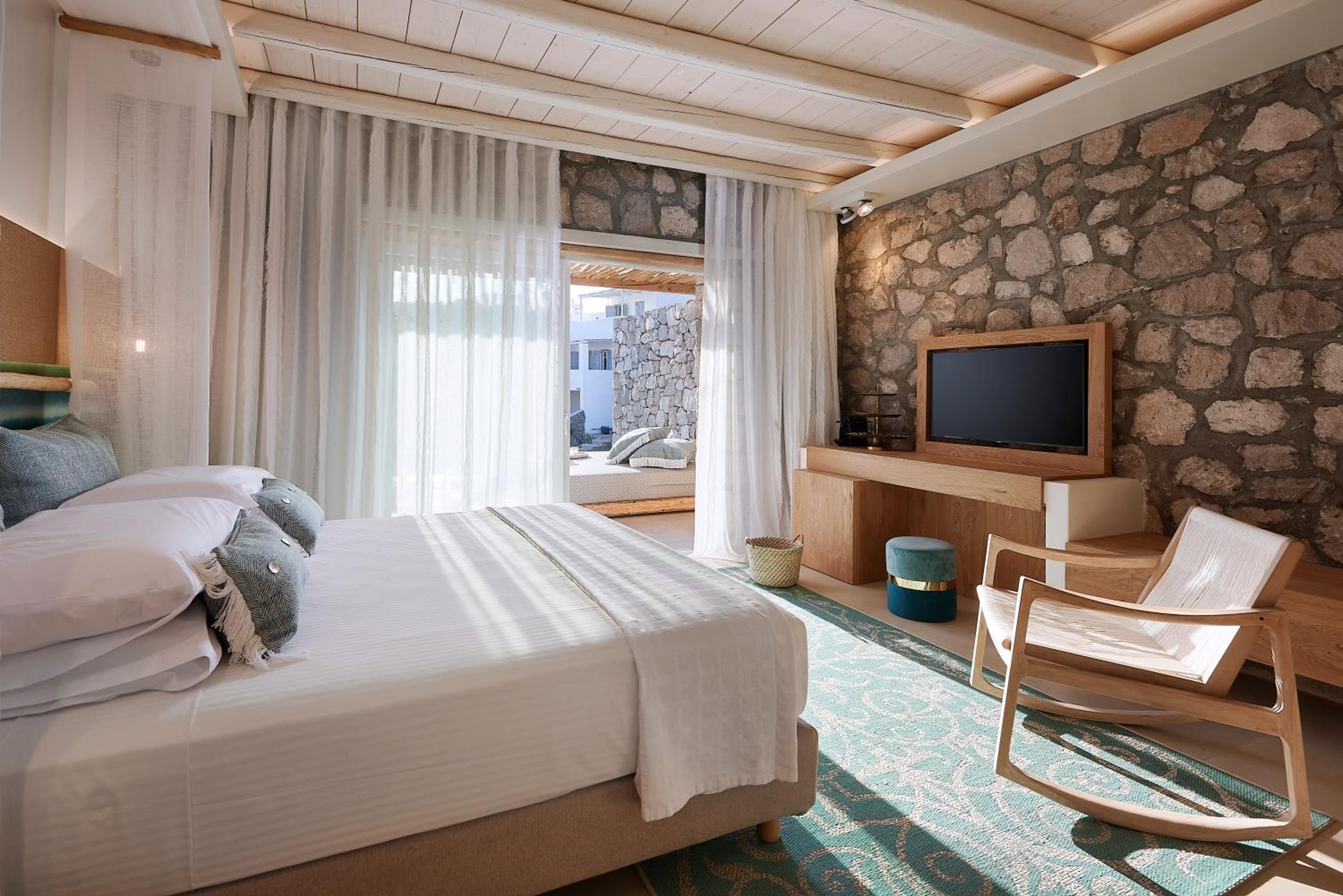 Superior Suite with Private Pool - Photo 8