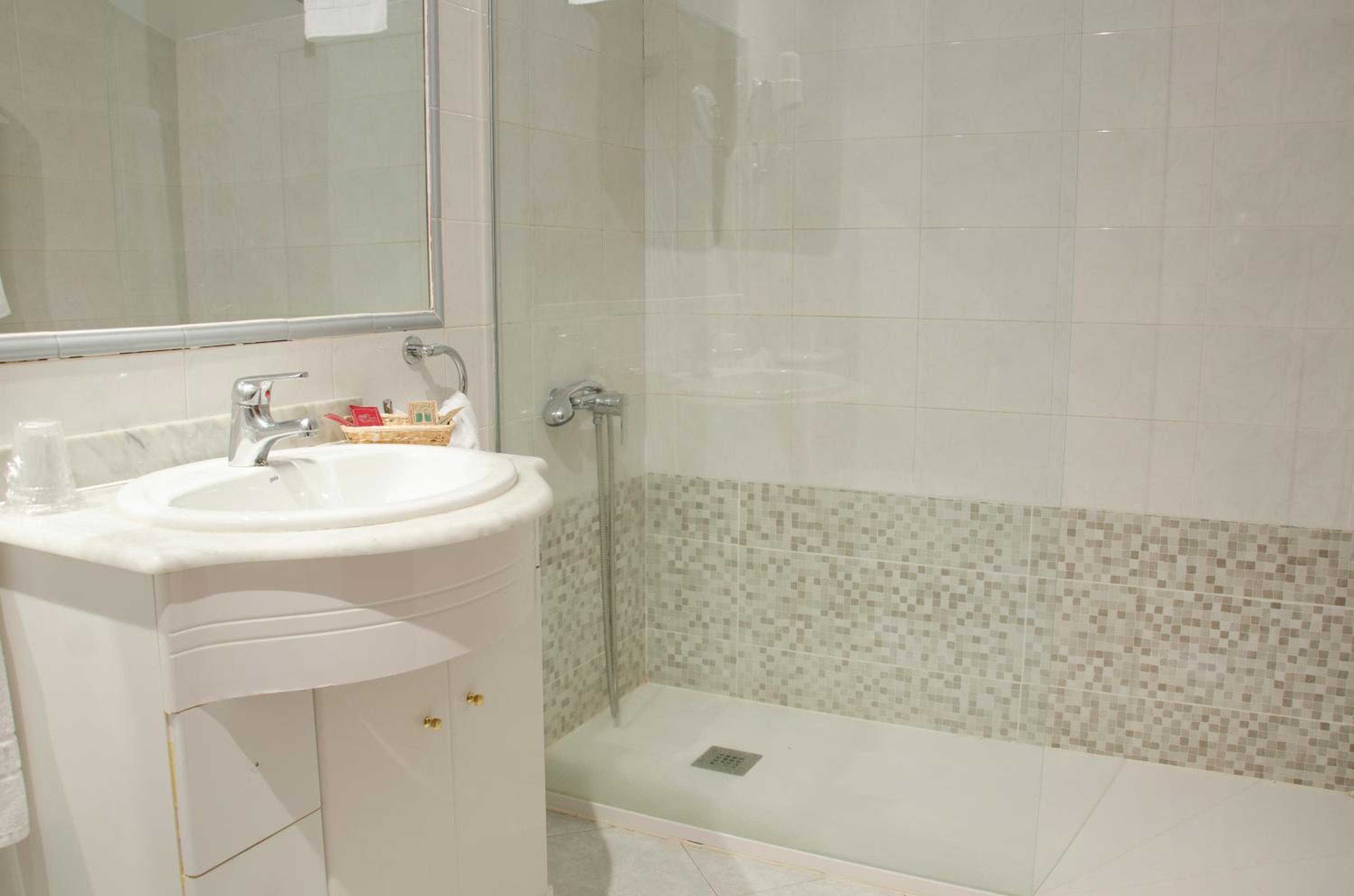 Double or Twin Room photo 2