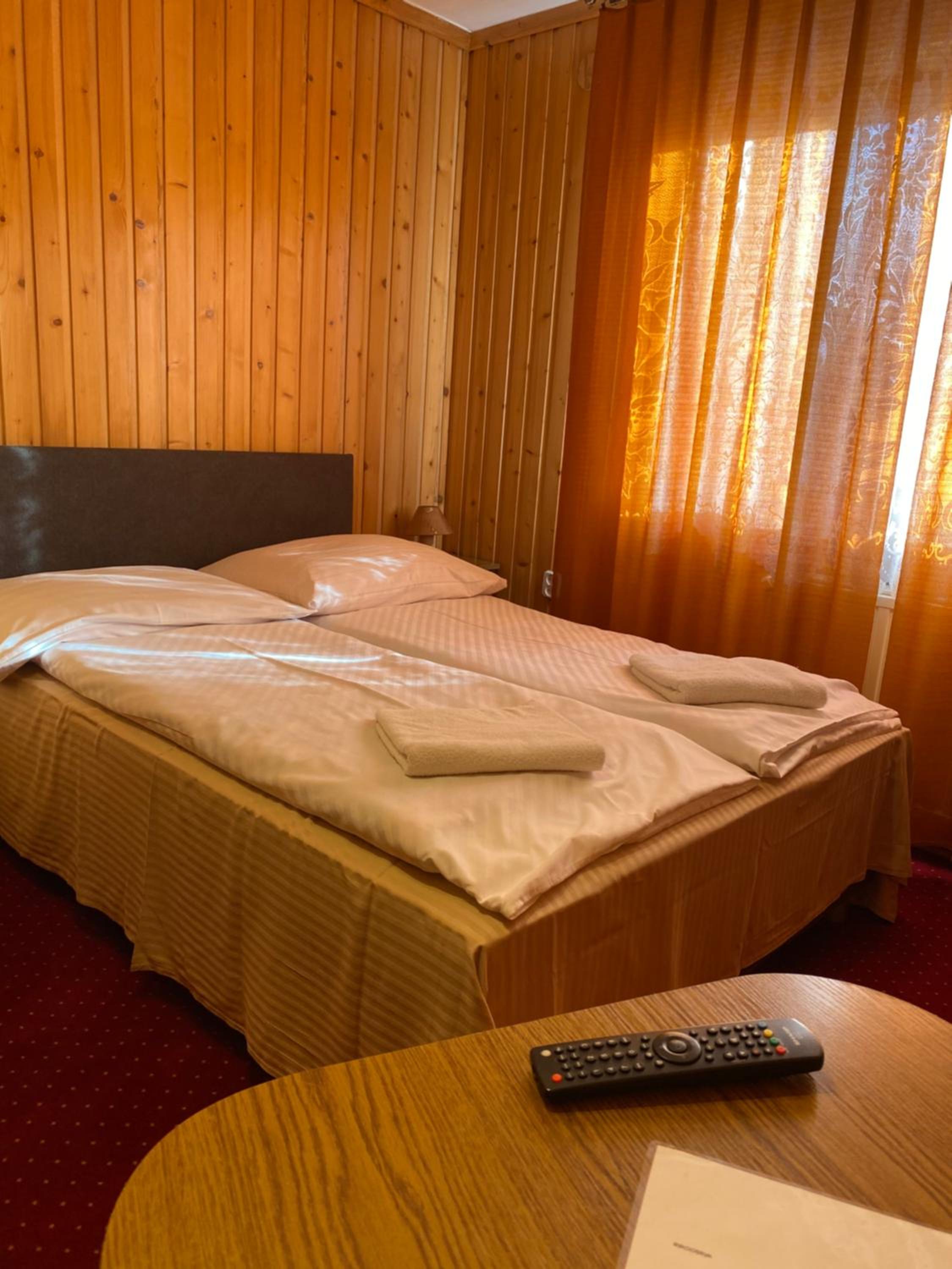 Twin Room with Private Bathroom - Photo 3