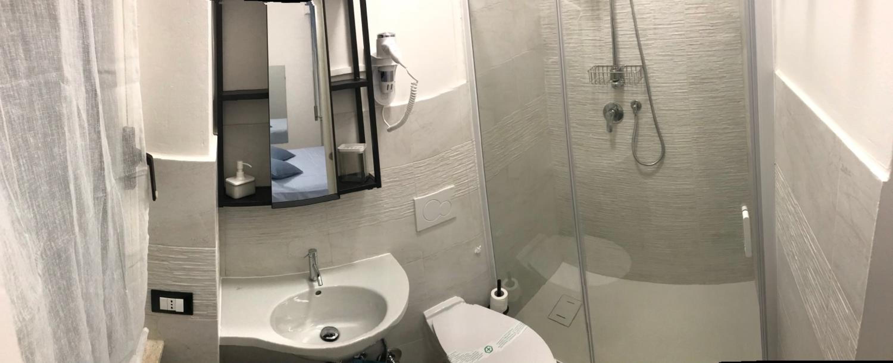 Double Room - Photo 8