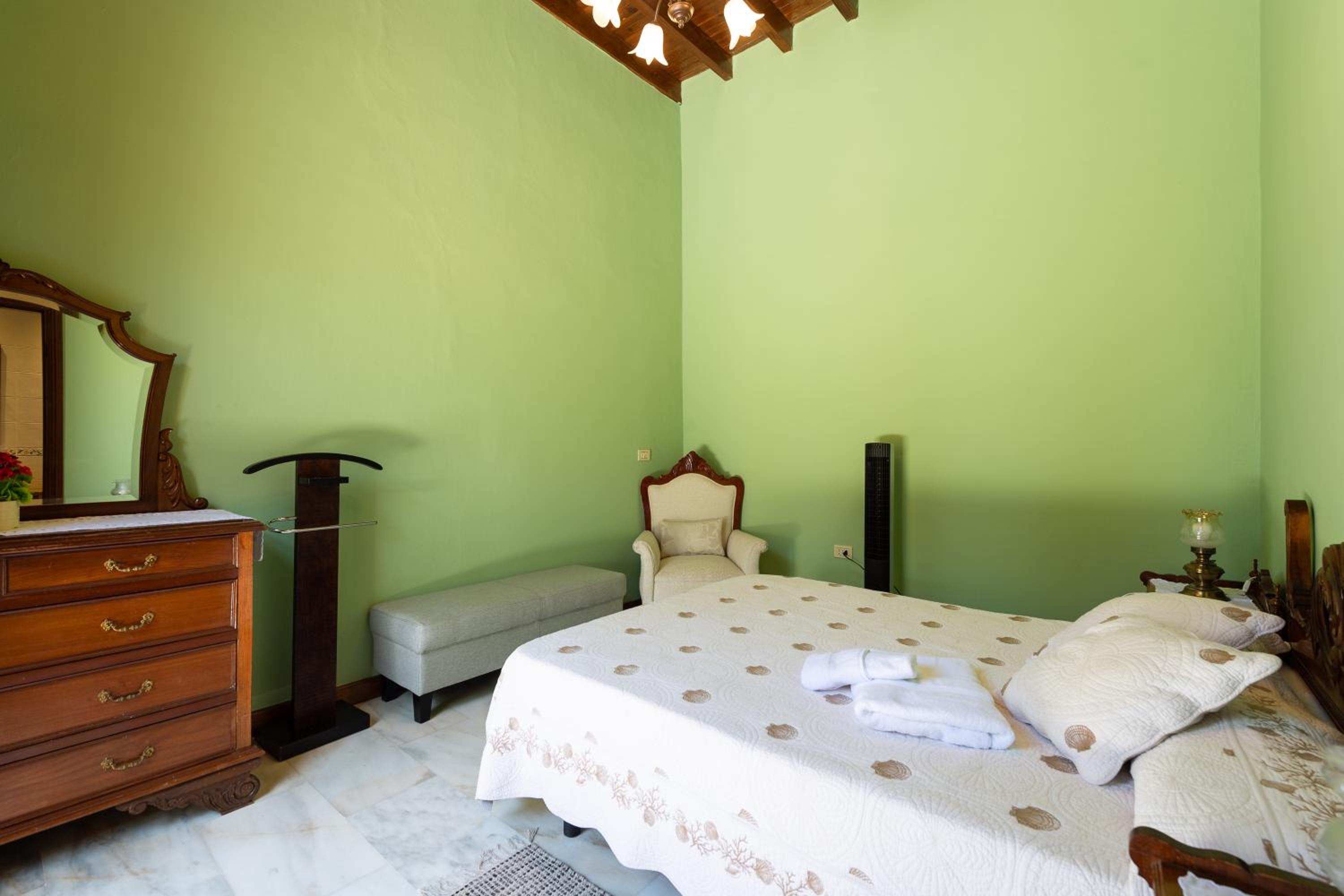 Five-Bedroom Villa photo 3