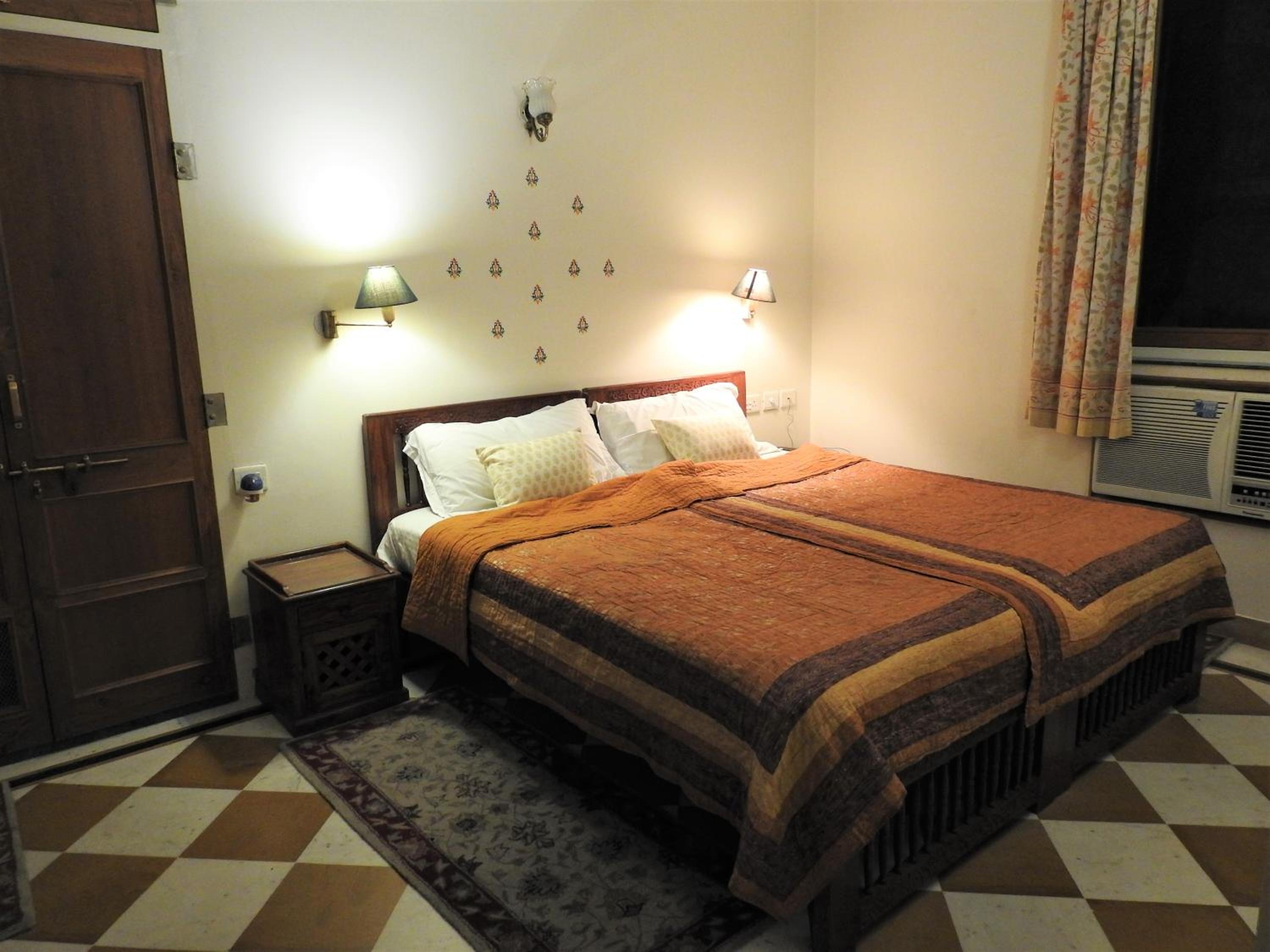 Luxury Suite - Photo 9