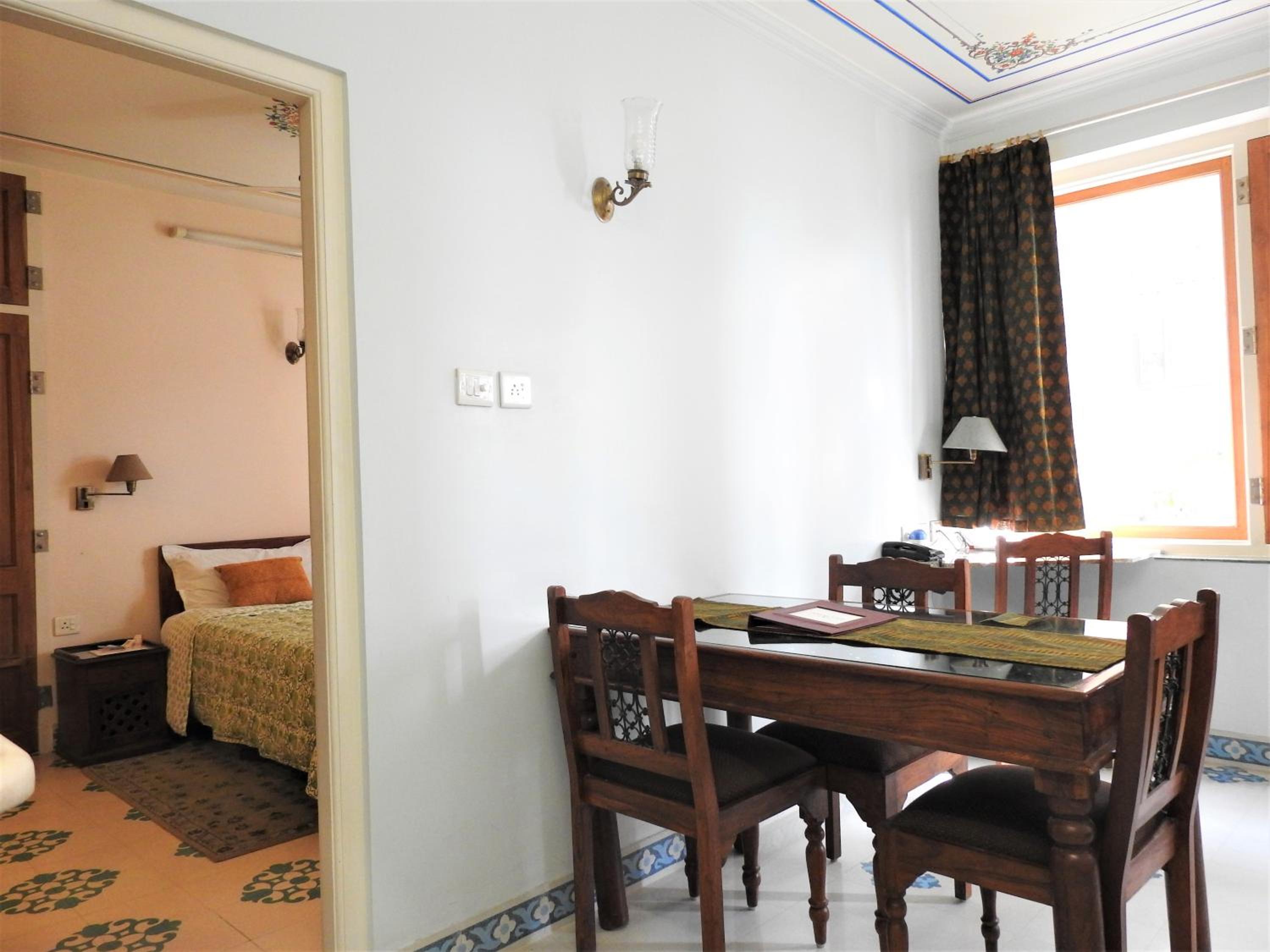 Luxury Suite - Photo 13