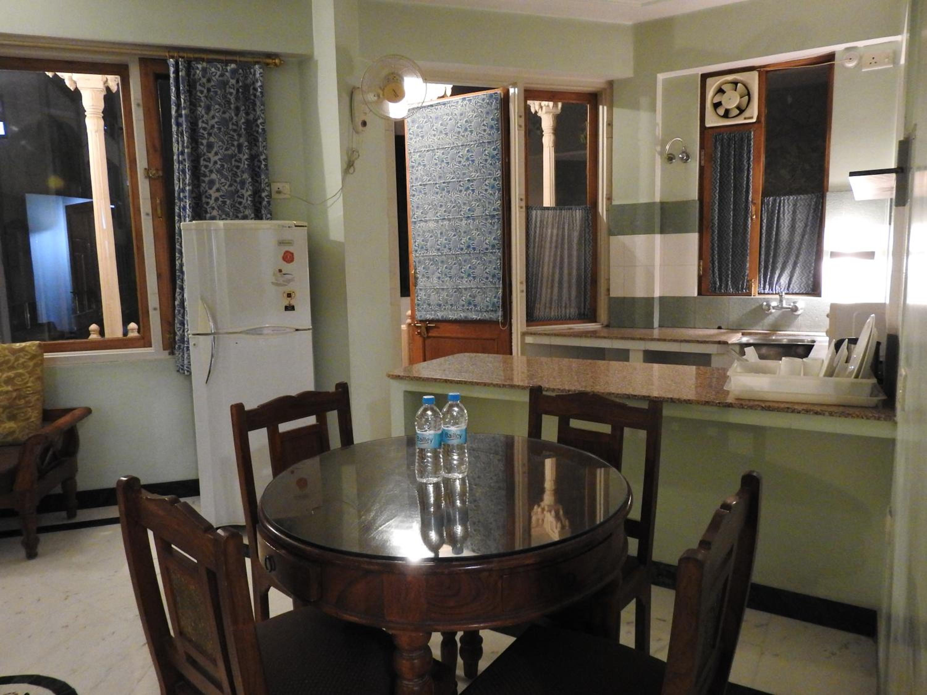 Luxury Suite - Photo 12