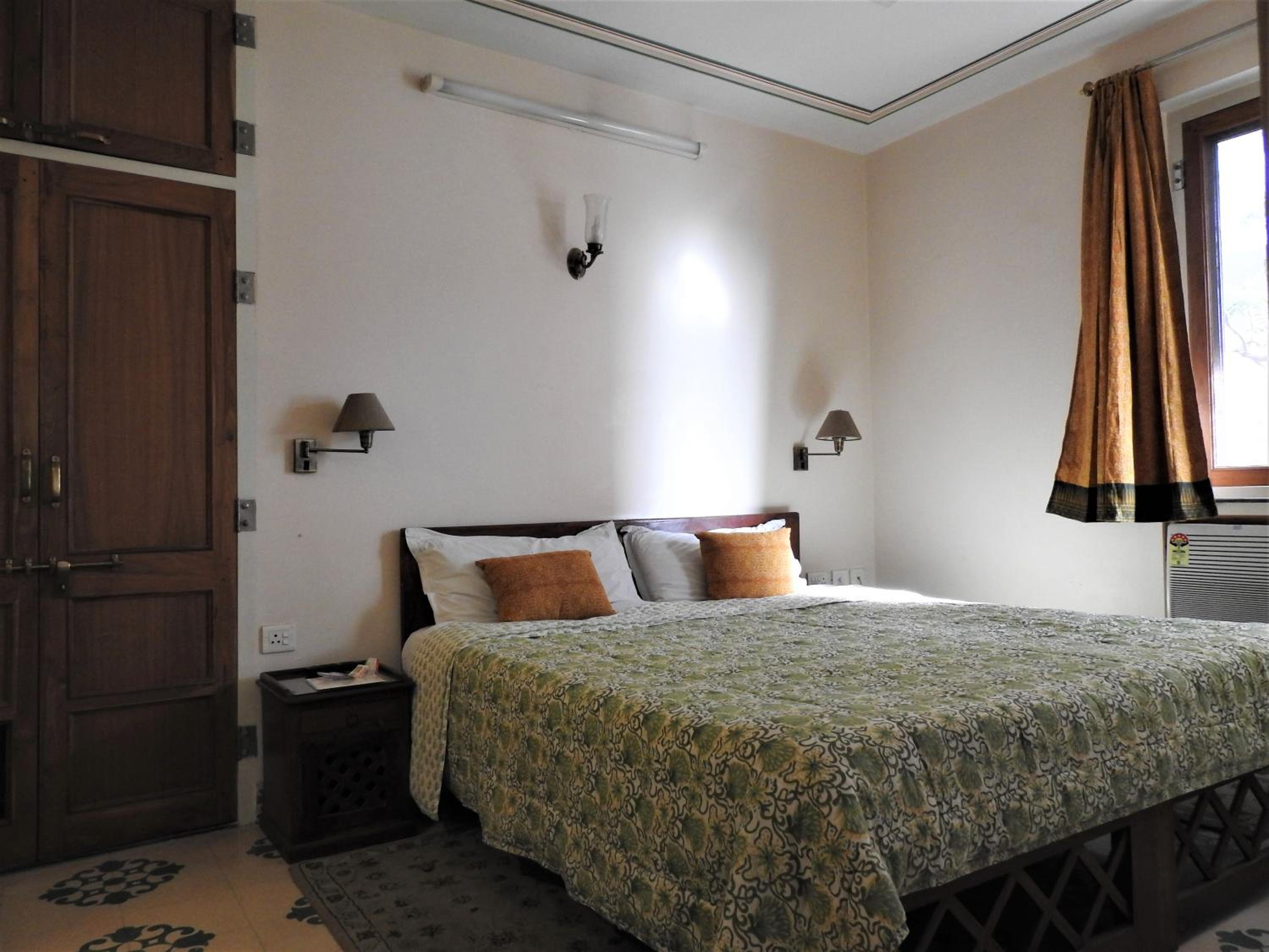 Luxury Suite - Photo 11