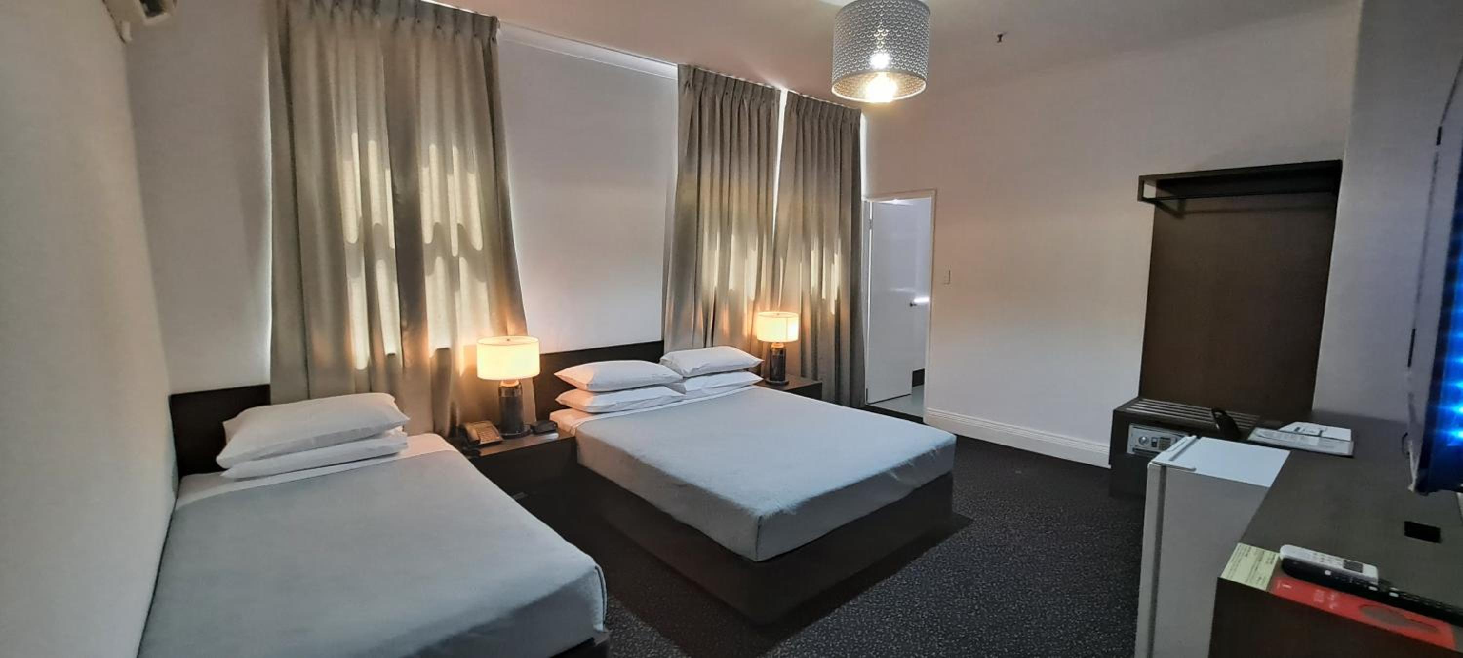 Deluxe Room - Photo 13