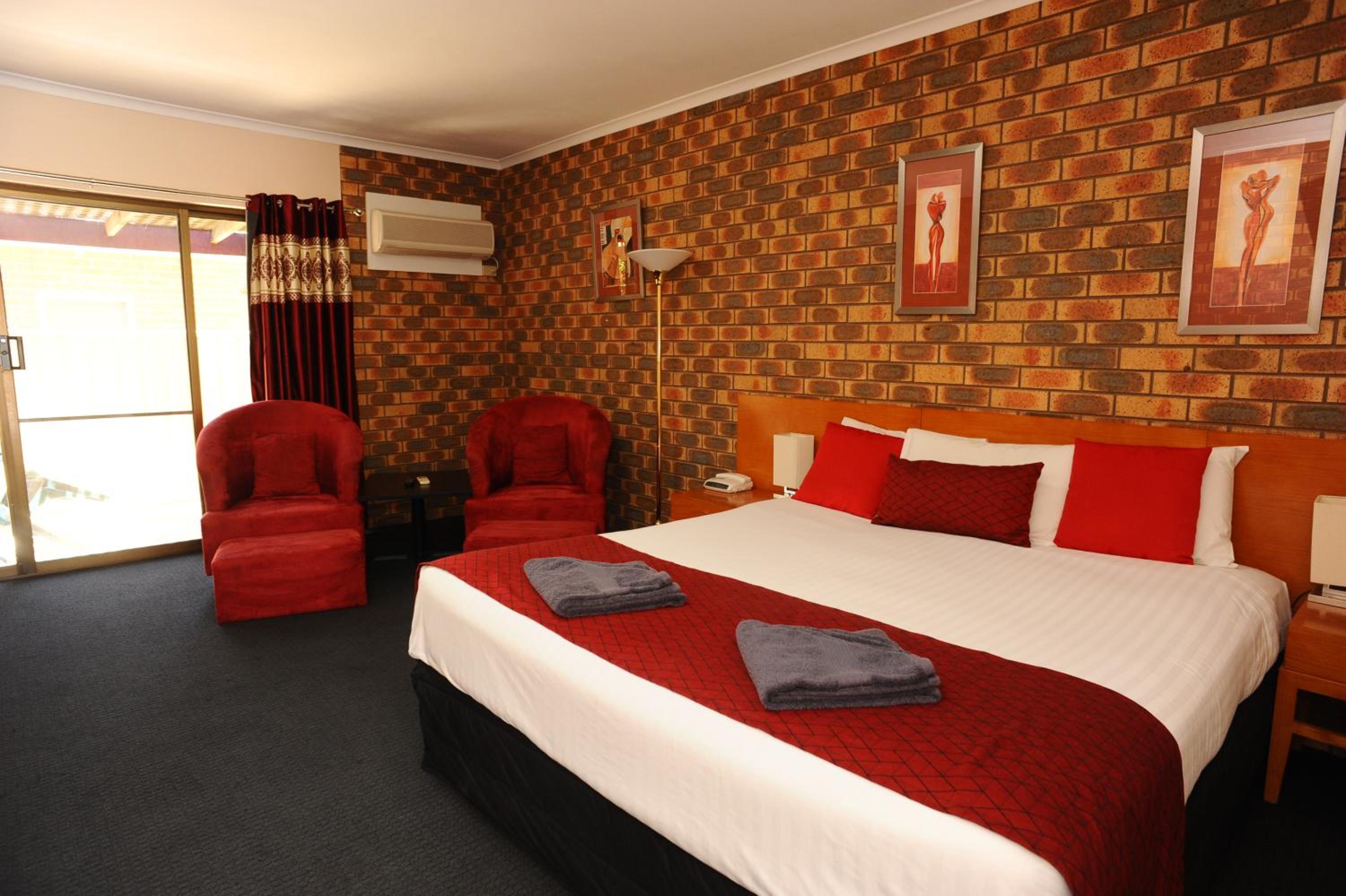 Deluxe King Room photo 2