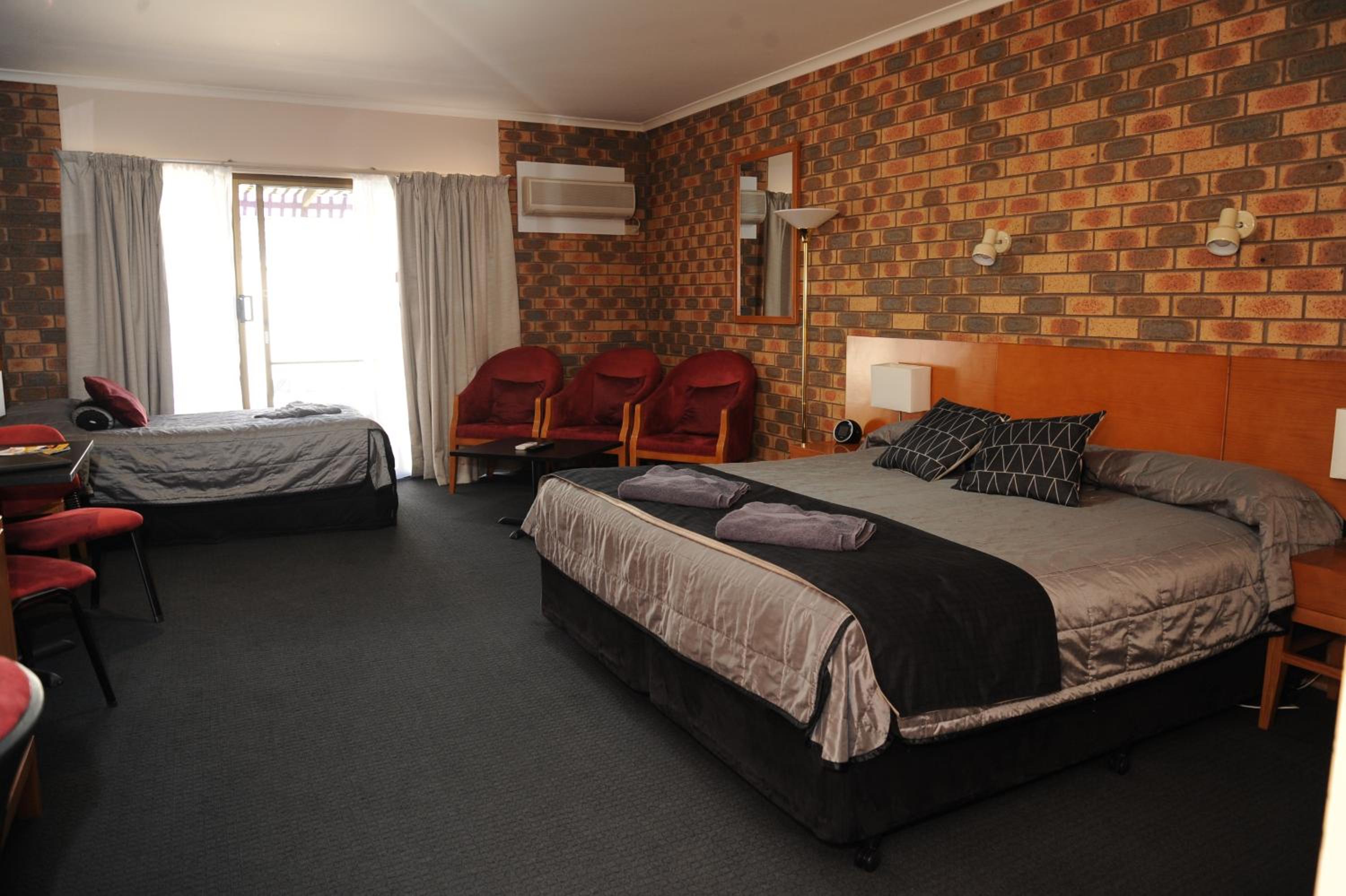 Executive Suite with Spa Bath photo 1