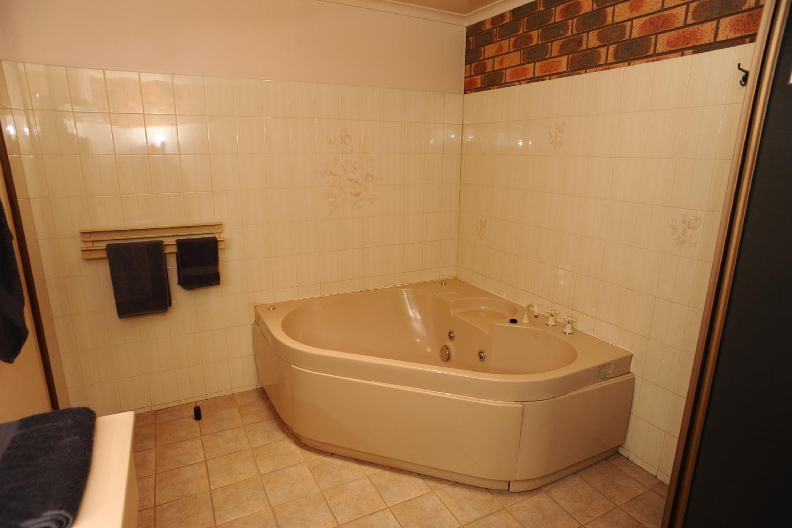 Executive Suite with Spa Bath photo 3