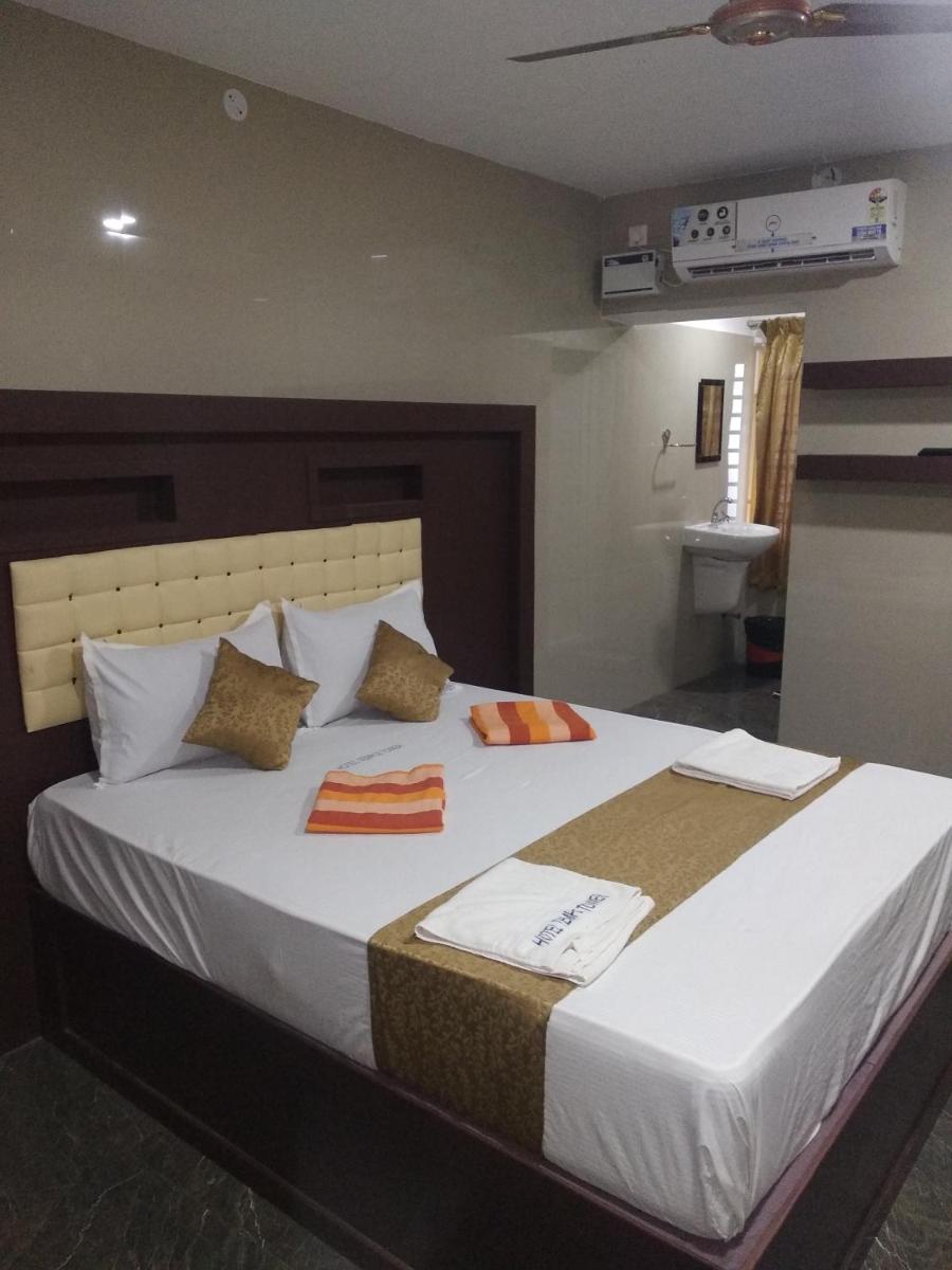 Deluxe Double Room (2 Adults + 1 Child) - Photo 7