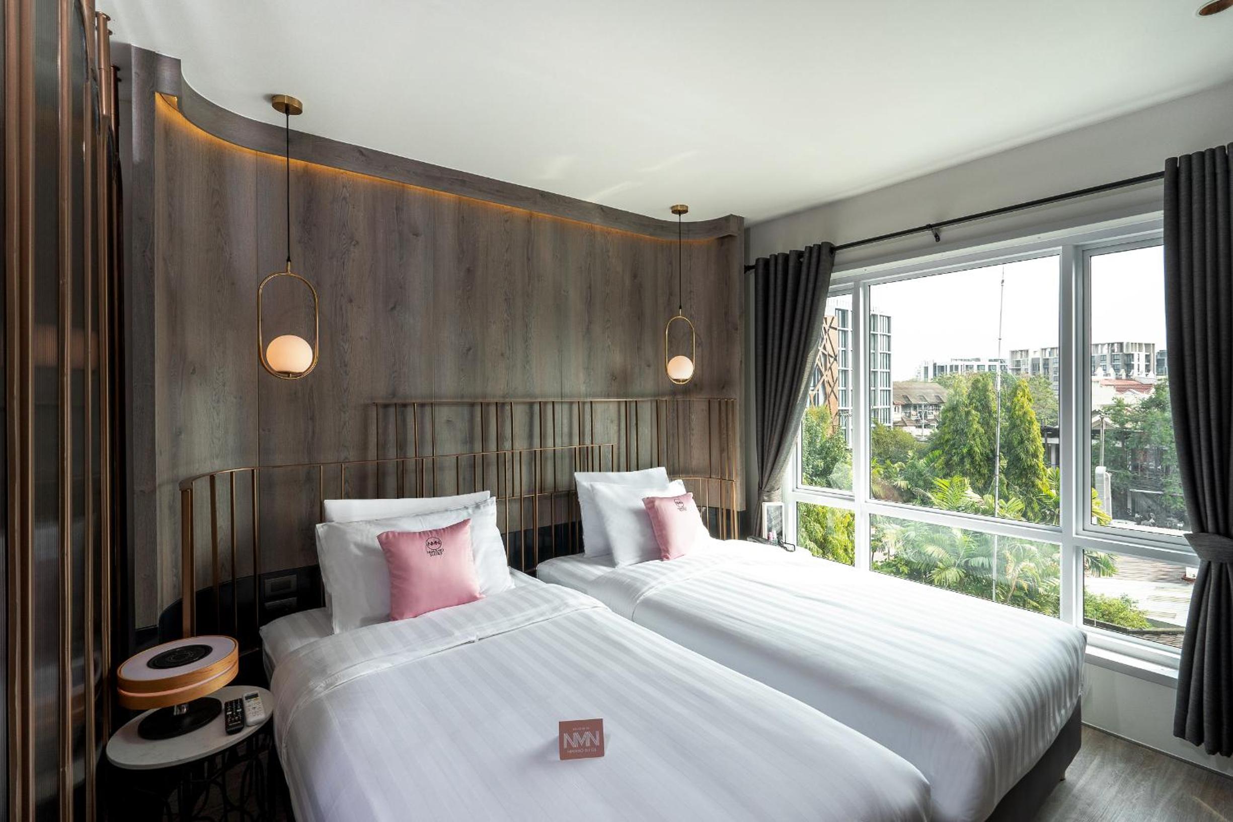 Suite - Photo 1